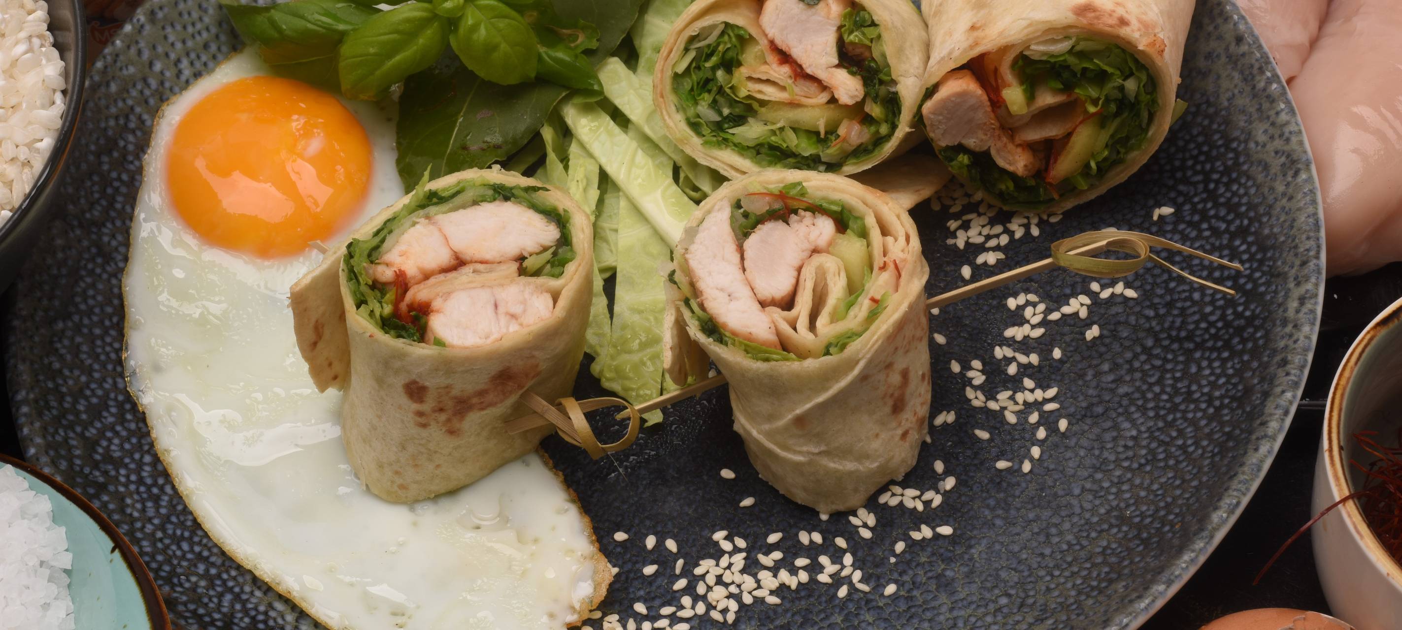 Wraps mit Turbo-Kimchi, Spiegelei und Hähnchenbrust