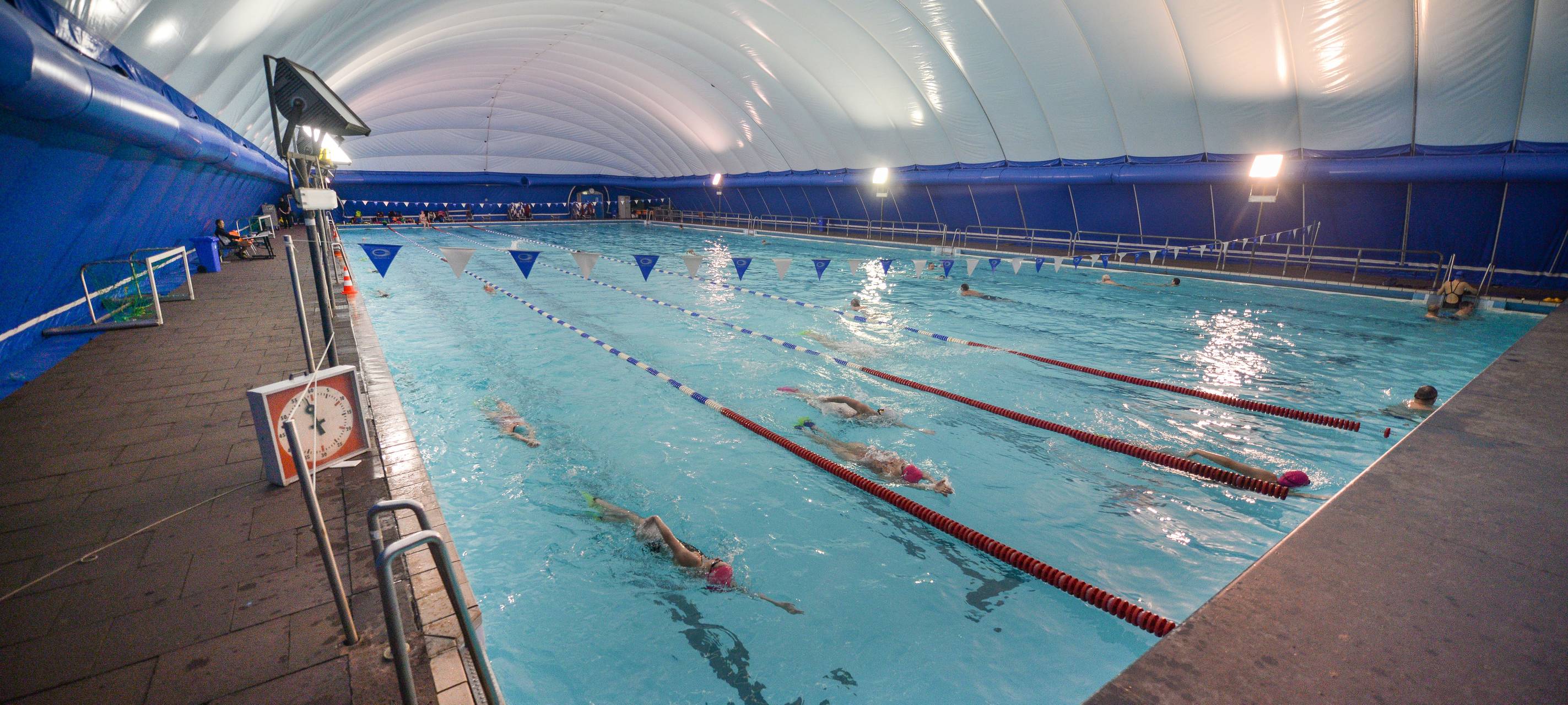 Traglufthaube im Gladbecker Freibad