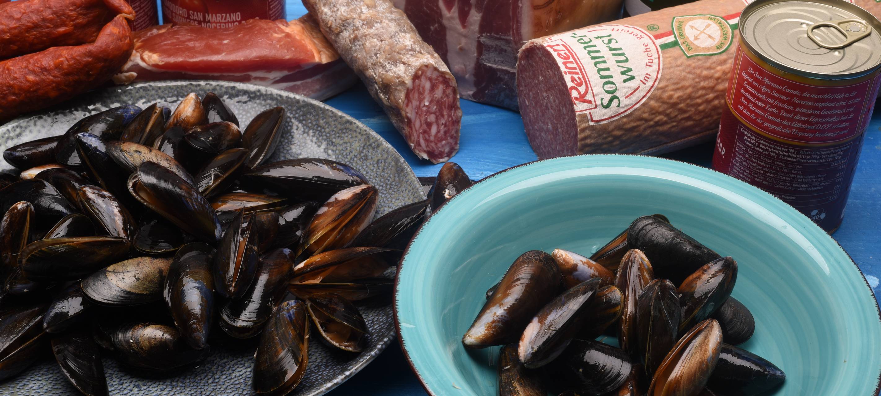 Miesmuscheln in Tomatensugo mit luftgetrockneter Salami