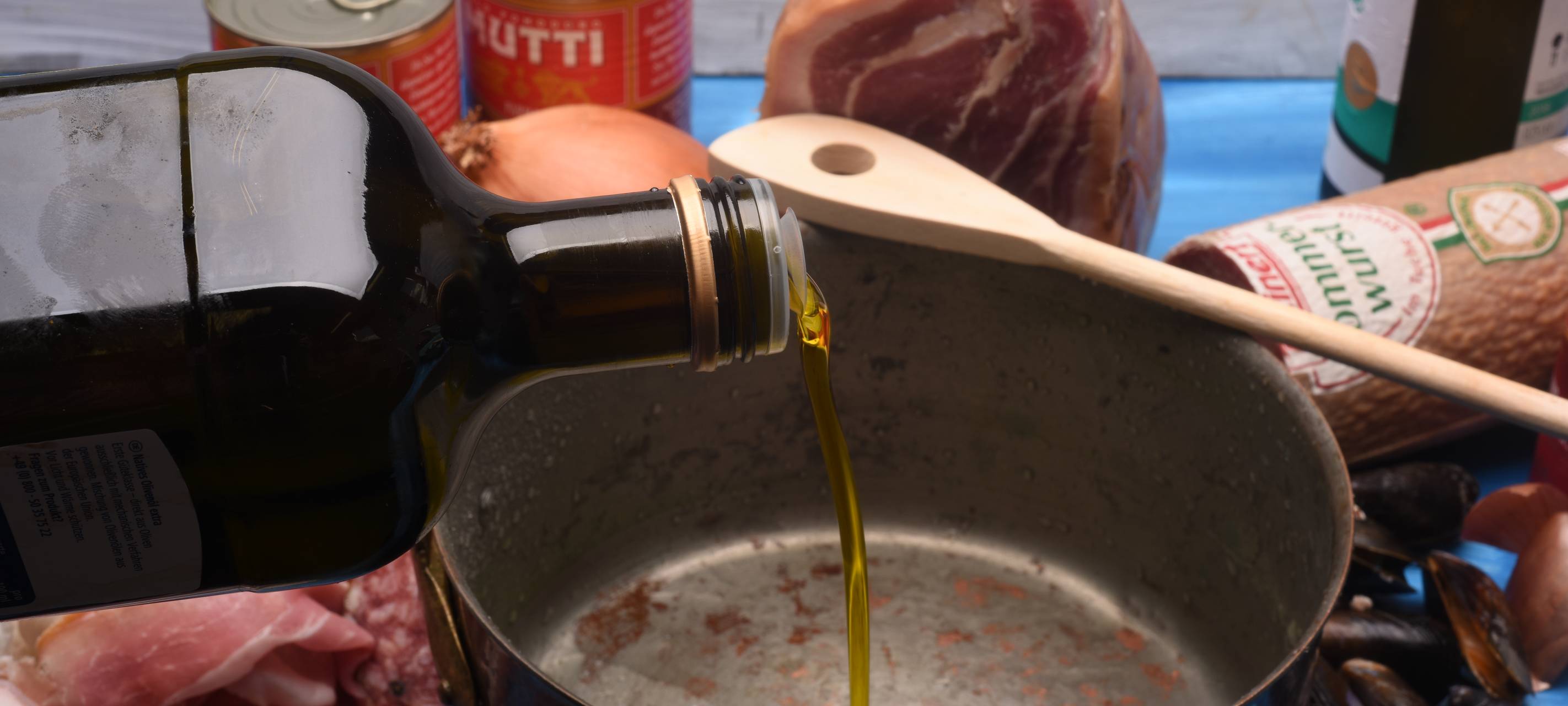 Miesmuscheln in Tomatensugo mit luftgetrockneter Salami