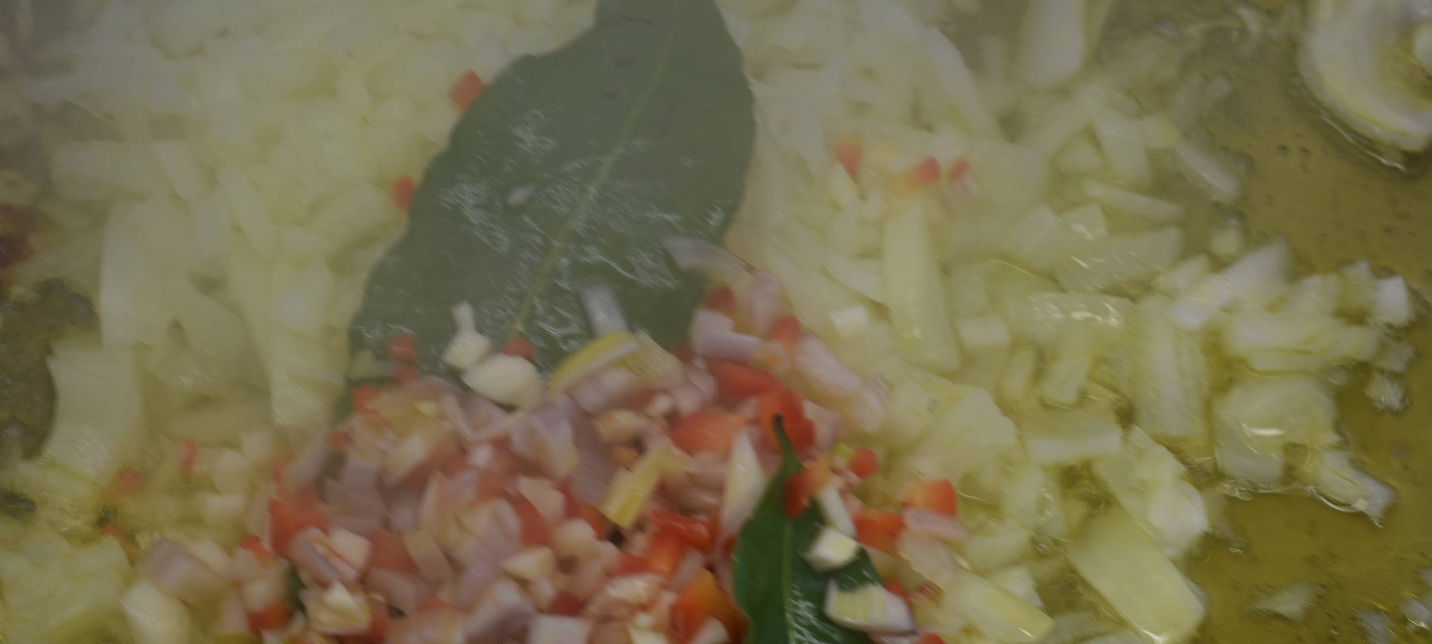 Miesmuscheln in Tomatensugo mit luftgetrockneter Salami