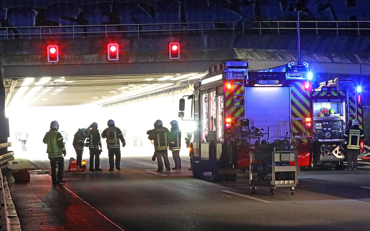 Feuerwehrleute im A2-Tunnel in Gelsenkirchen-Erle