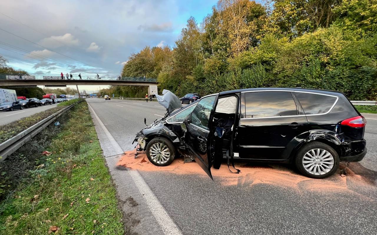 Unfallwagen auf der A52 bei Gelsenkirchen-Buer