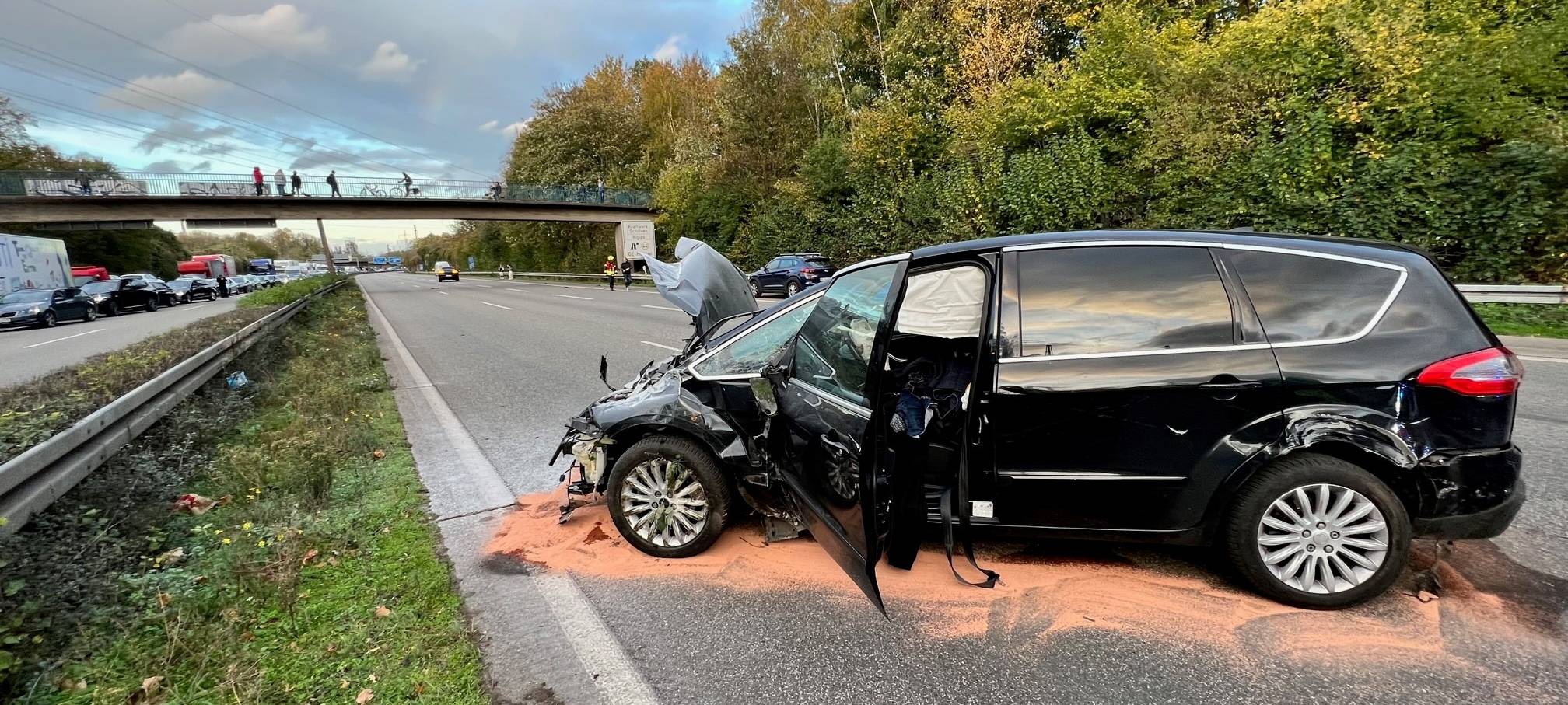 Unfallwagen auf der A52 bei Gelsenkirchen-Buer