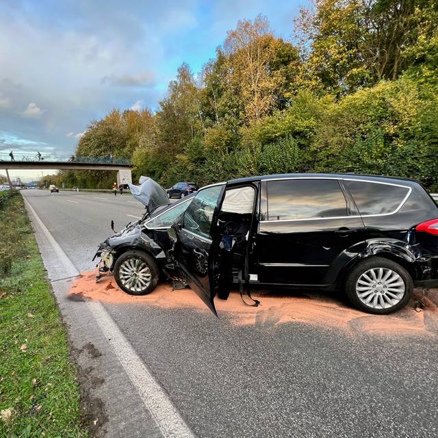 Unfallwagen auf der A52 bei Gelsenkirchen-Buer