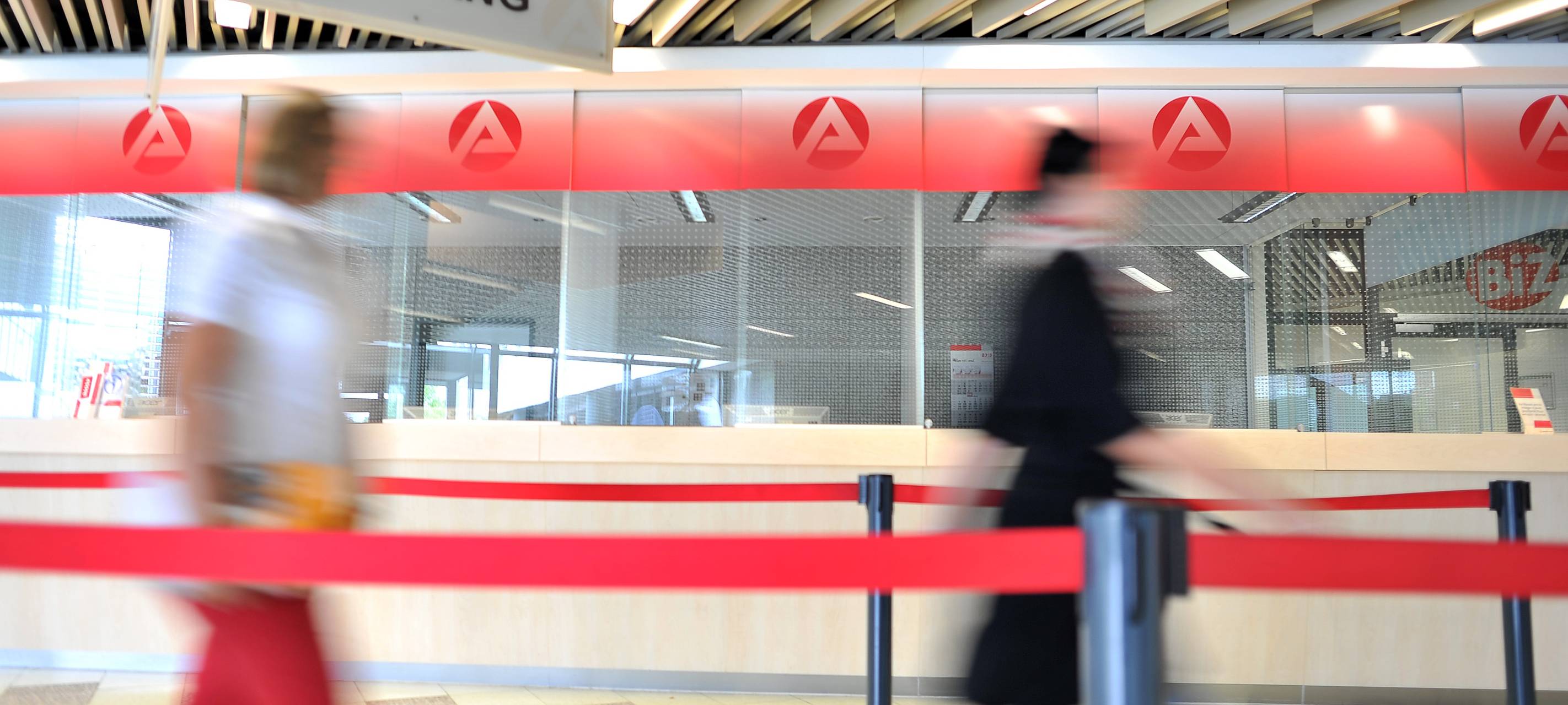 Kunden bei der Agentur für Arbeit