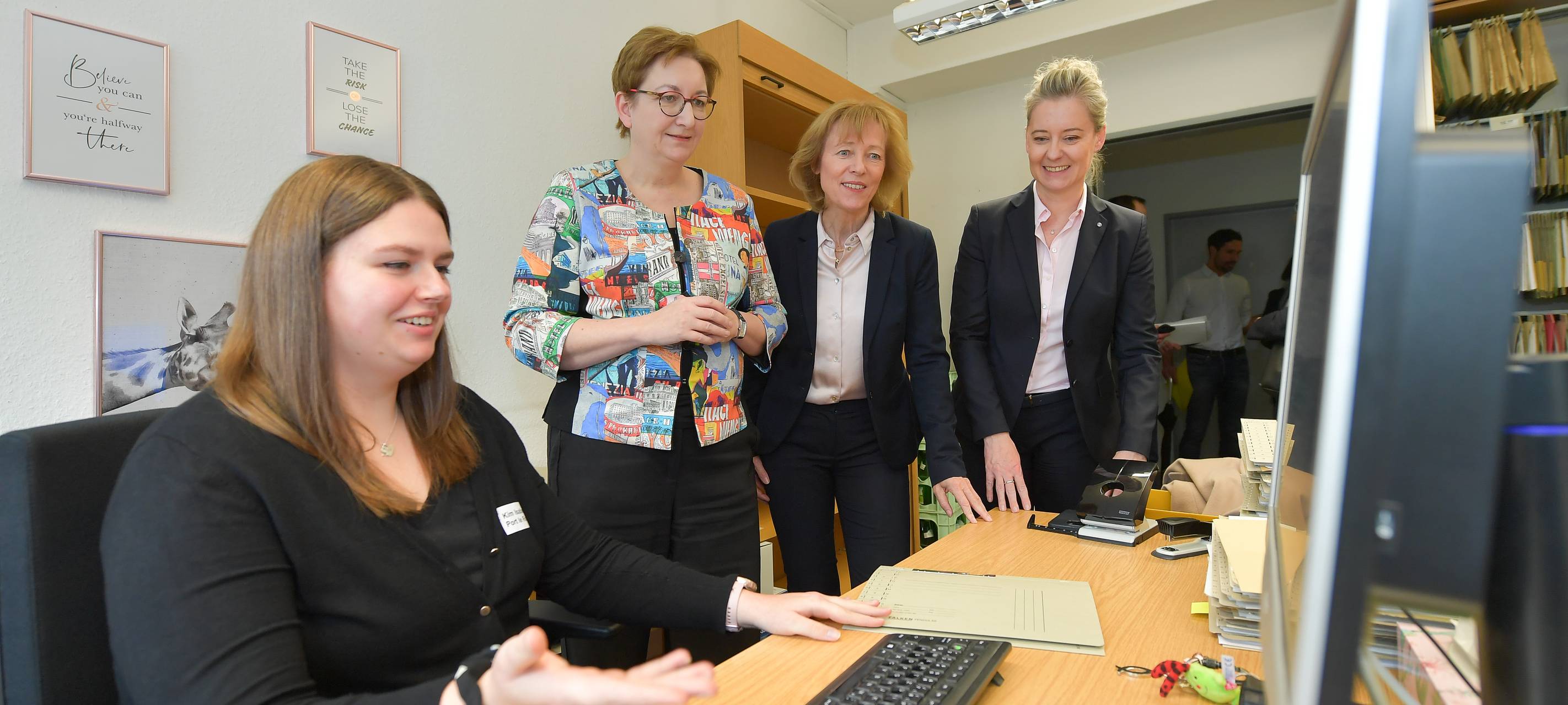 Bundesbauministerin Klara Geywitz in der Gelsenkirchener Wohngeldstelle