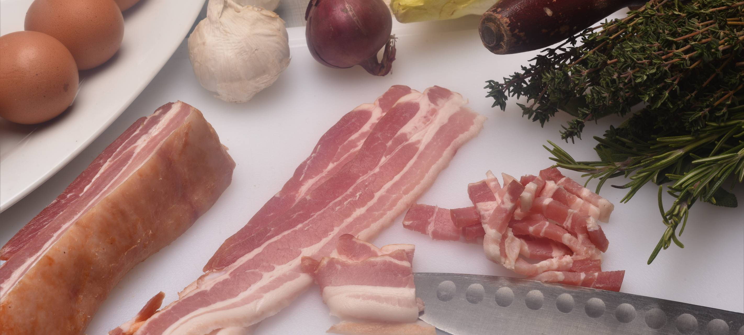 Pappardelle mit gebratenem Chicorée, getrockneten Tomaten und Speck