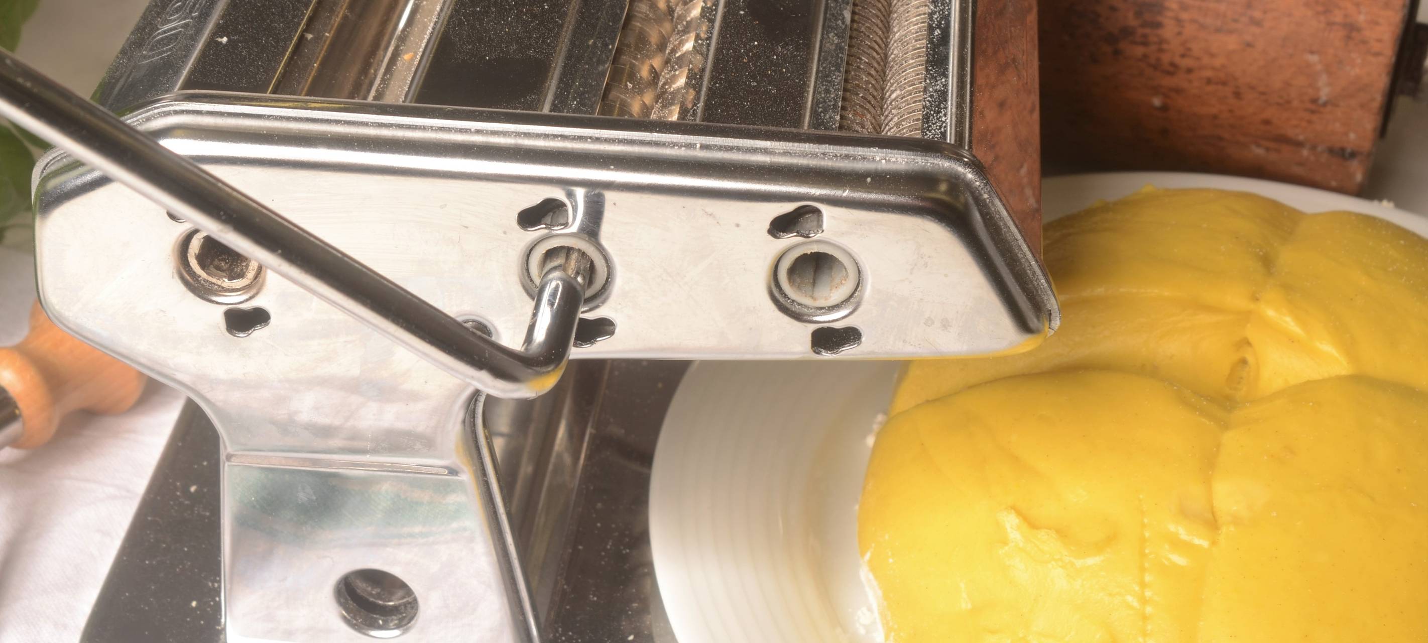 Pappardelle mit gebratenem Chicorée, getrockneten Tomaten und Speck