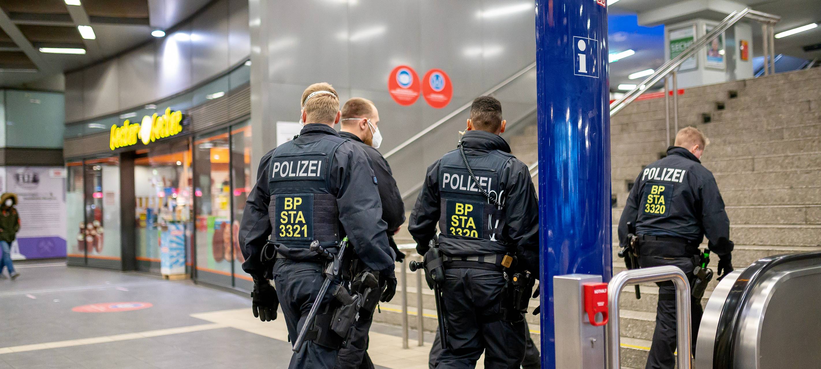 Mit 27 Böllern im Gelsenkirchener Hauptbahnhof unterwegs