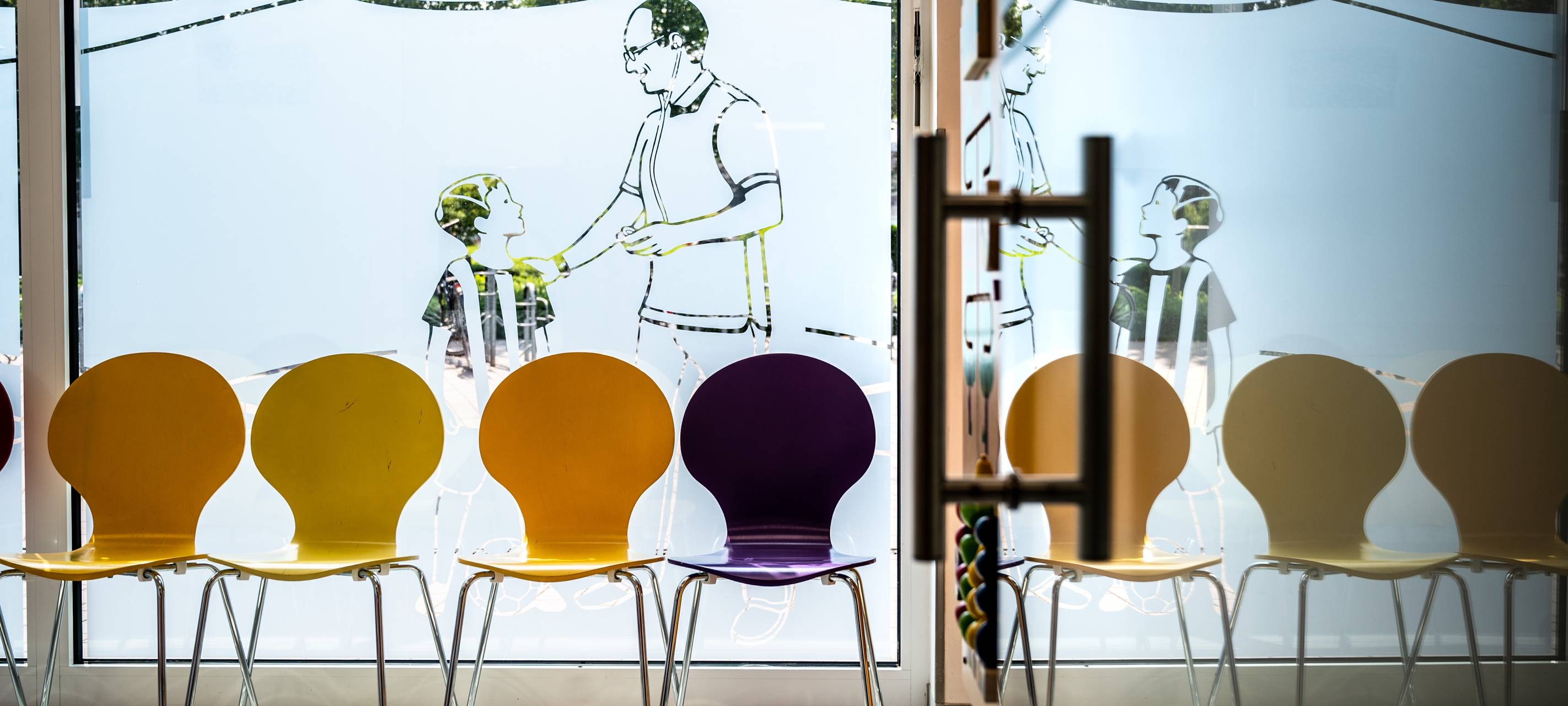 Wartezimmer in einer Kinderarztpraxis