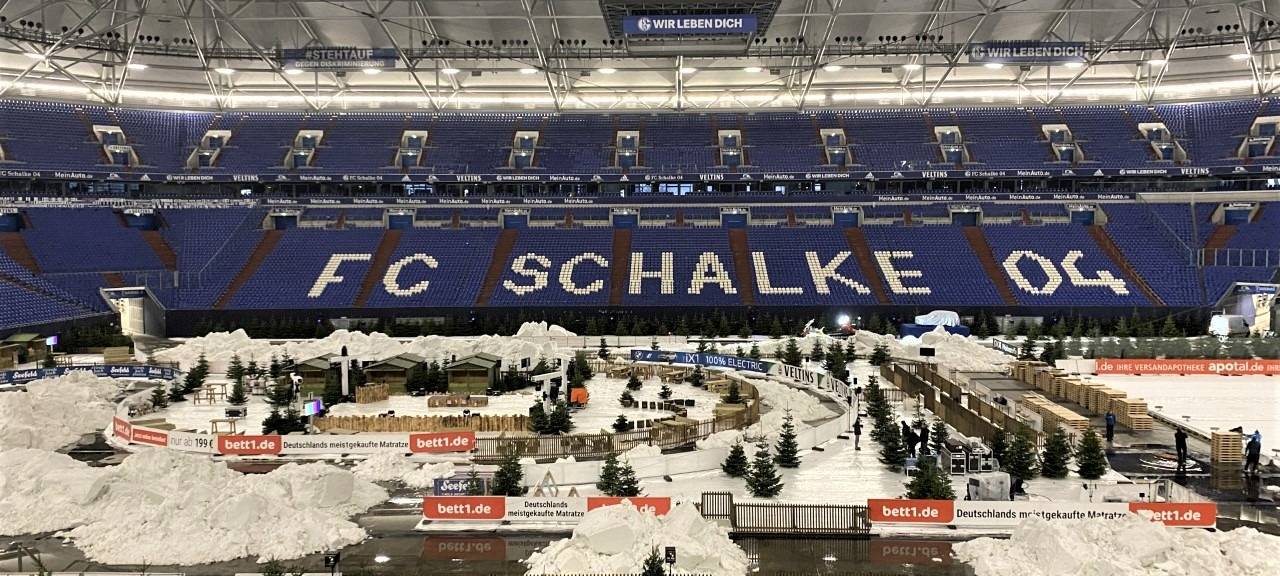 Der Aufbau des Winterdorfs für den Biathlon auf Schalke