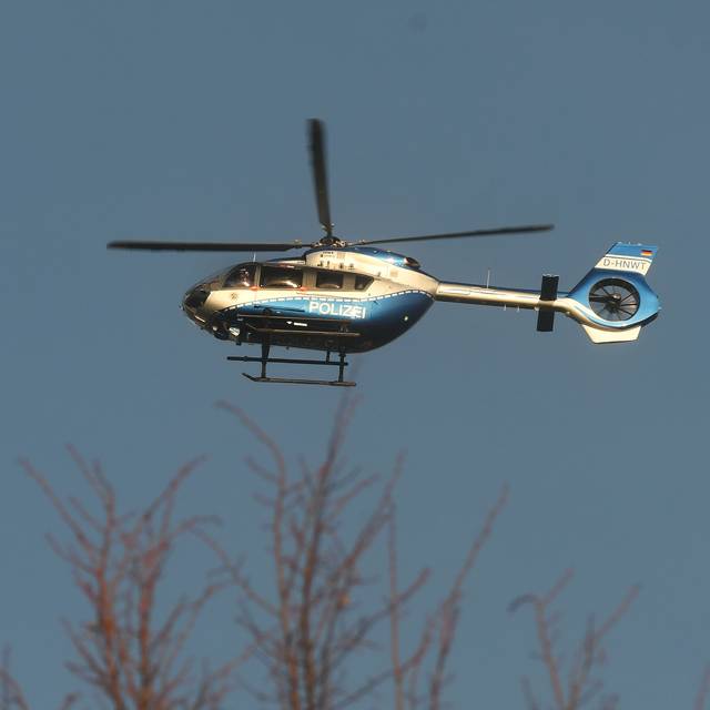Polizei-Hubschrauber am Himmel