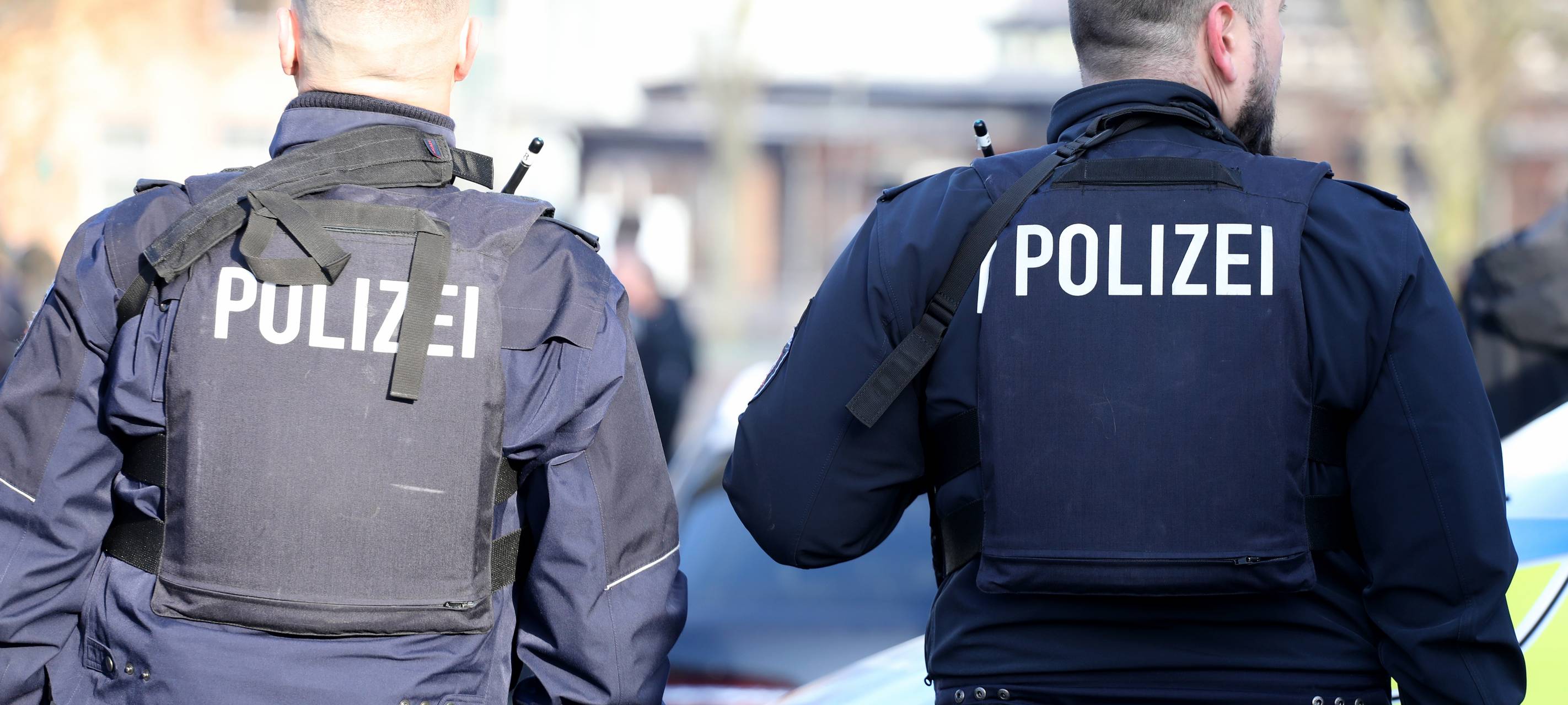 Polizisten an der Evangelischen Gesamtschule Bismarck