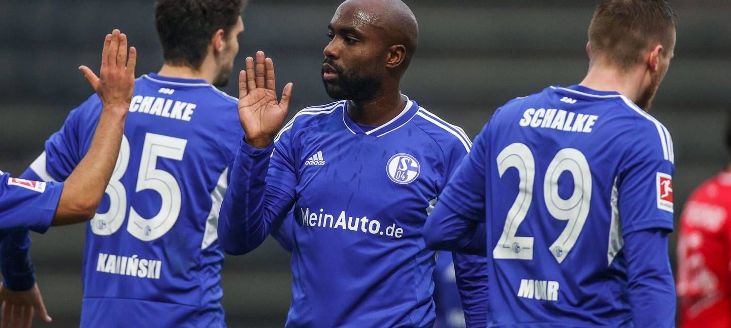 Éder Balanta beim Trainingsspiel zwischen Schalke und Wattenscheid 09