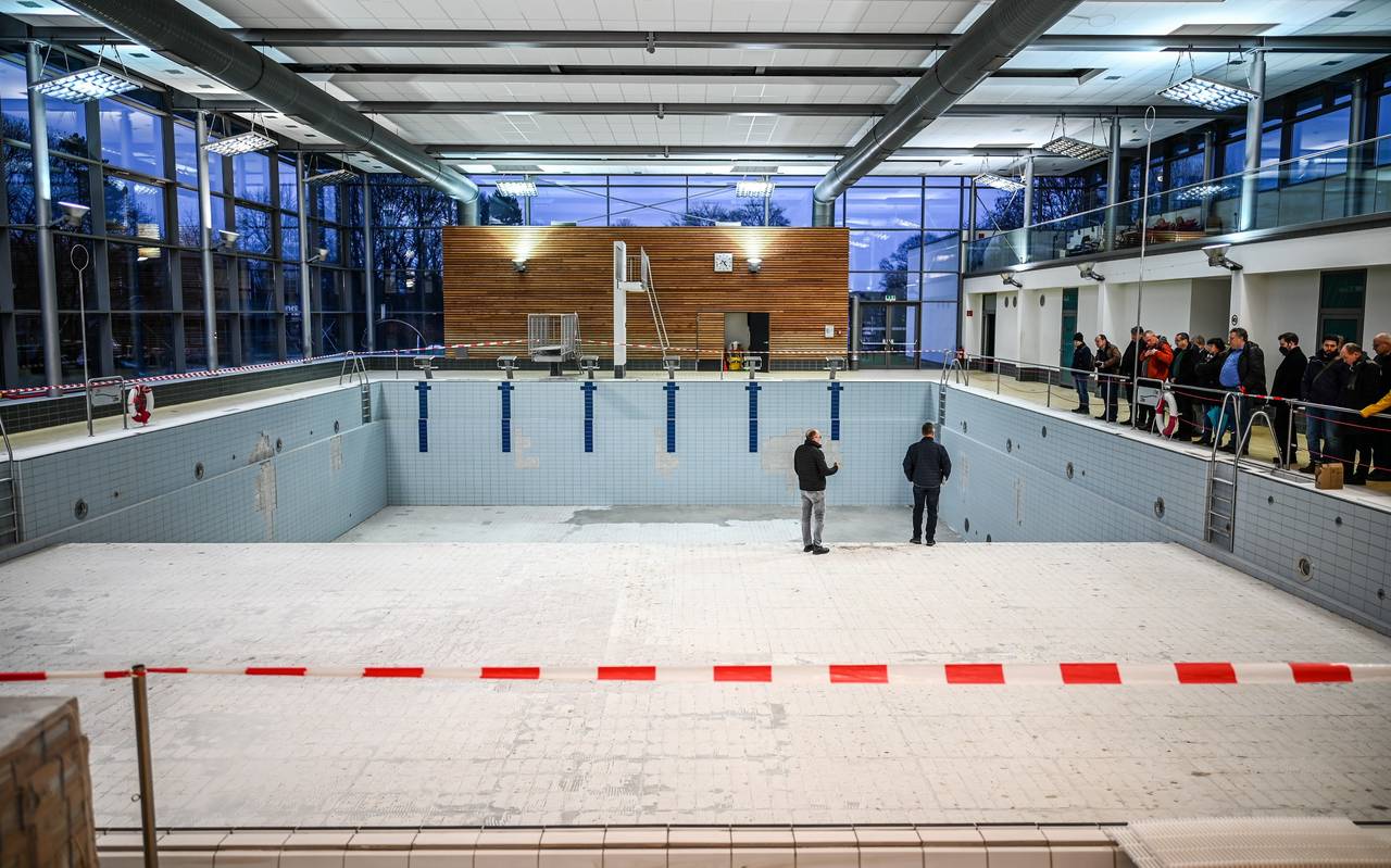Das leere Schwimmbecken im Bottroper Hallenbad