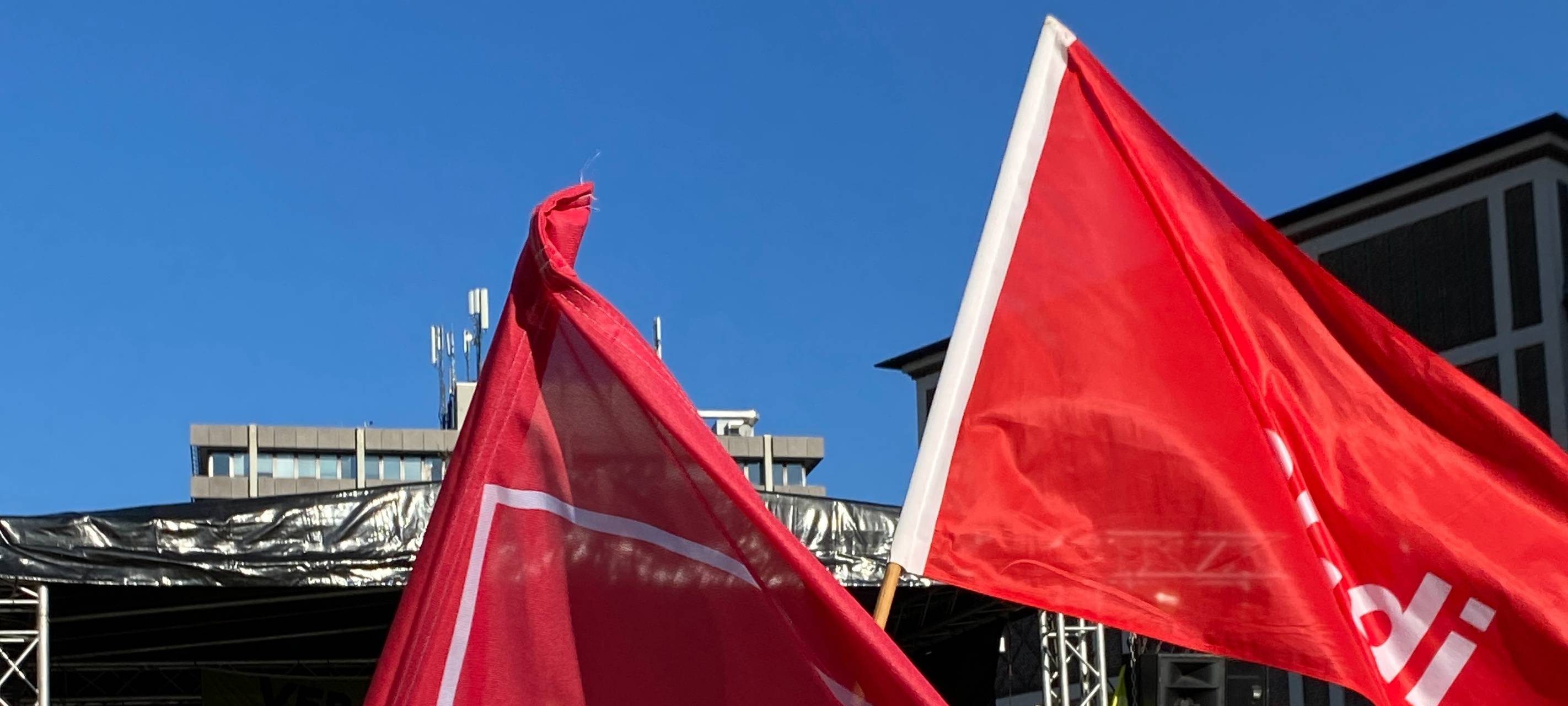 Nahverkehrs-Mitarbeiter stimmen für unbefristeten Streik