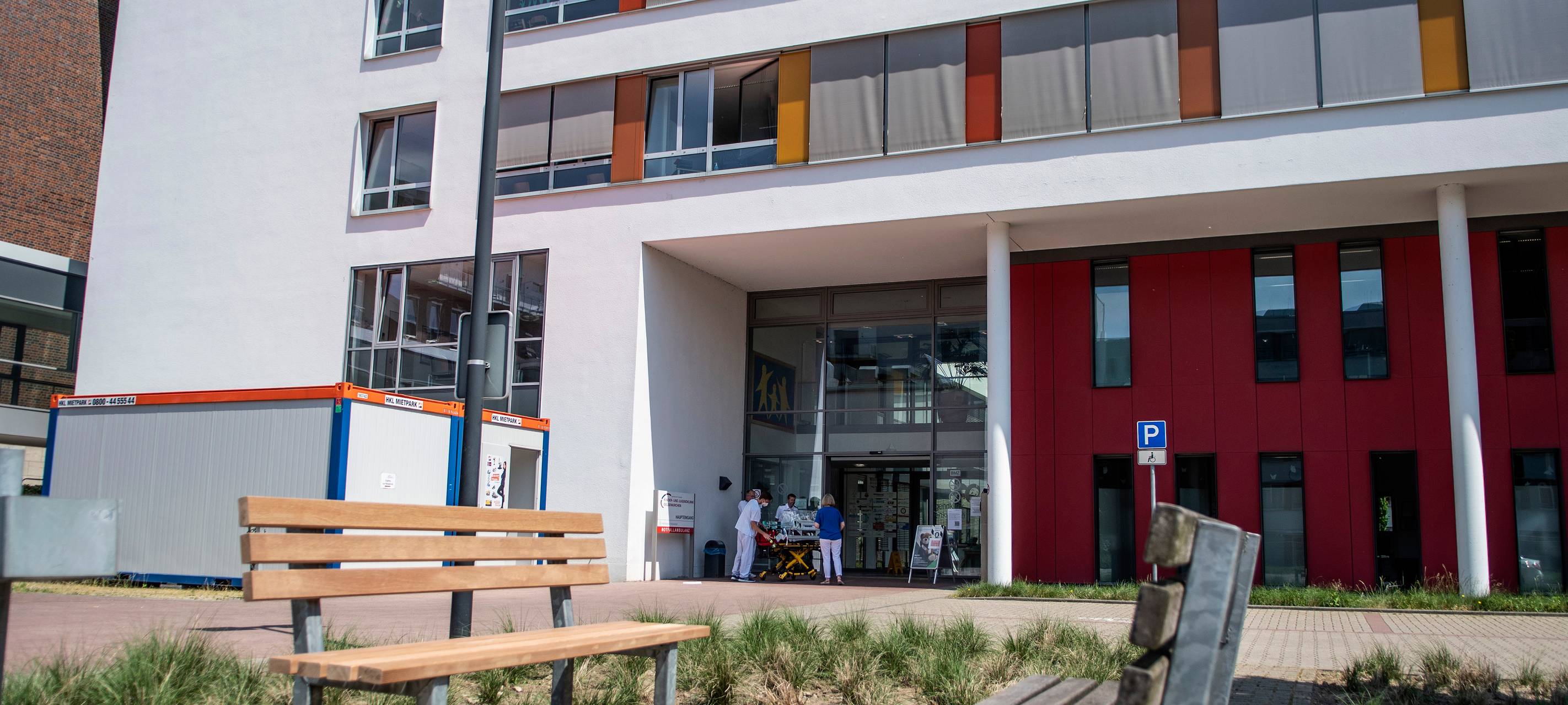 Der Haupteingang der Kinderklinik am Gelsenkirchener Bergmannsheil