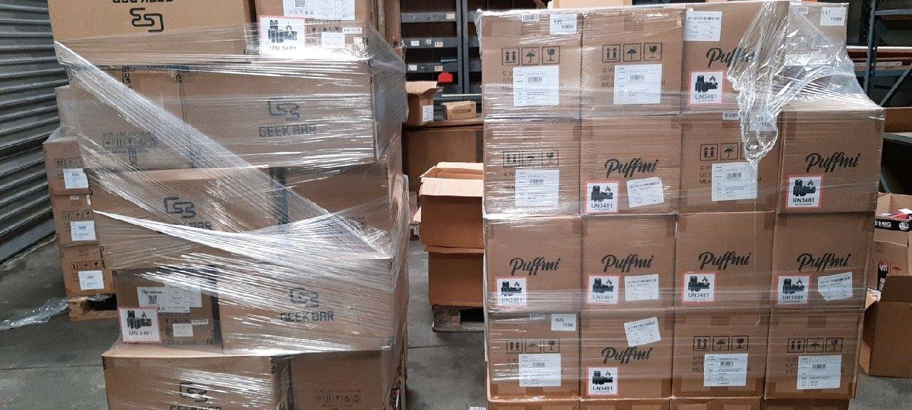 Kisten mit E-Zigaretten