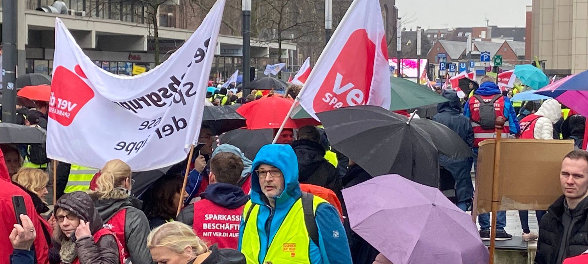 Tarifstreit: 18.500 Streikende protestieren in Gelsenkirchen