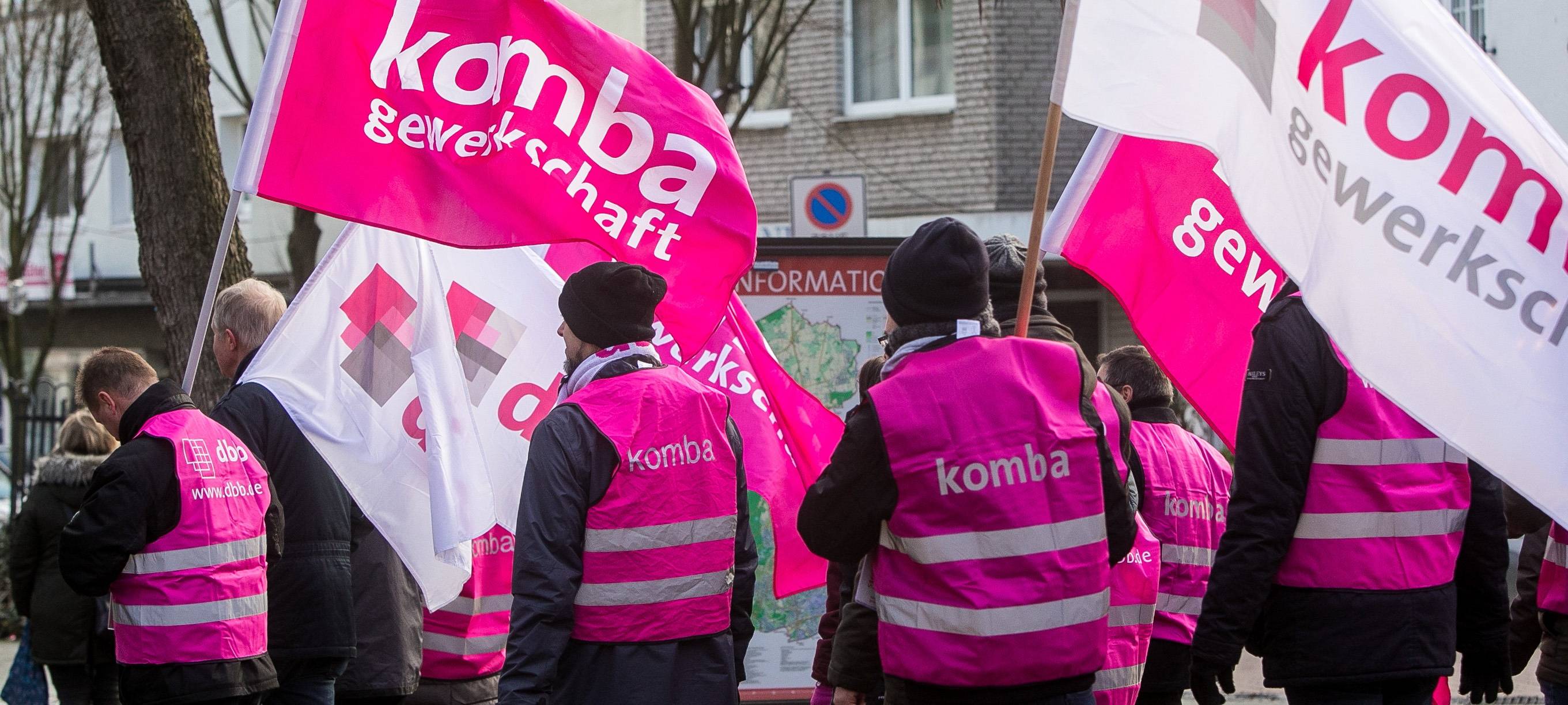 Warnstreik-Kundgebung der Gewerkschaft Komba