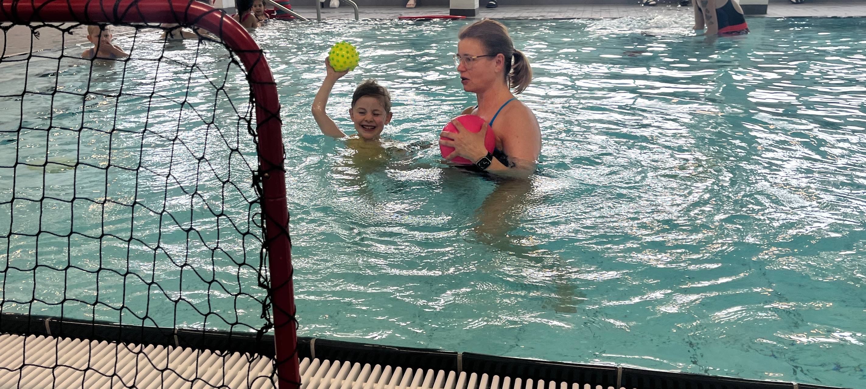 Zu wenige Kinderschwimmkurse: So klappt's trotzdem