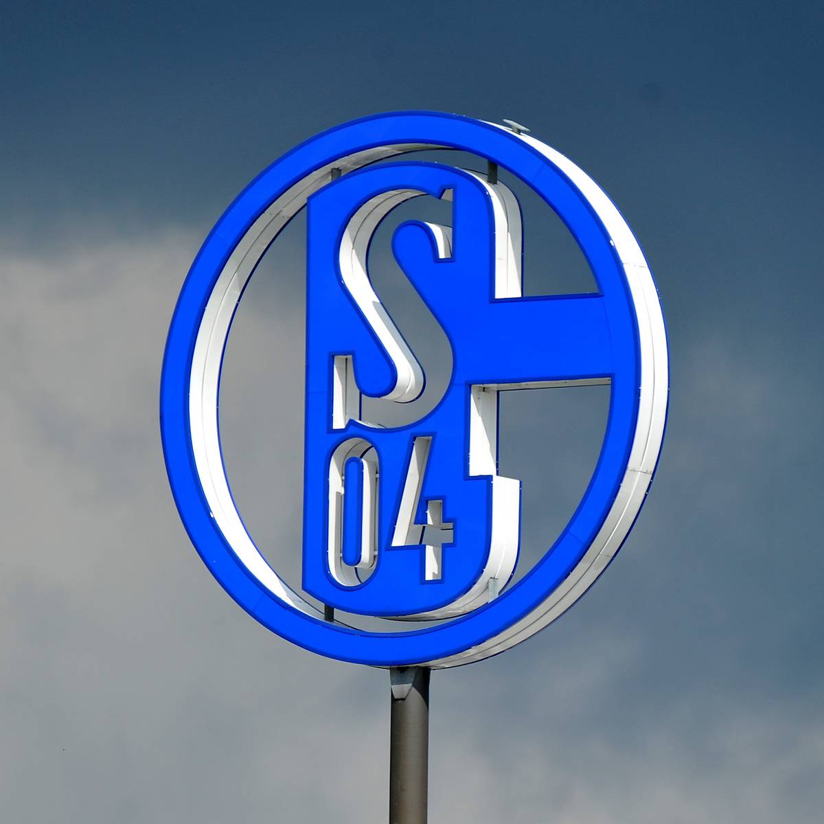Schalke Debt Reduction: Club Pays Off Significant Loans Schalke Debt Reduction: Club Pays Off Significant Loans