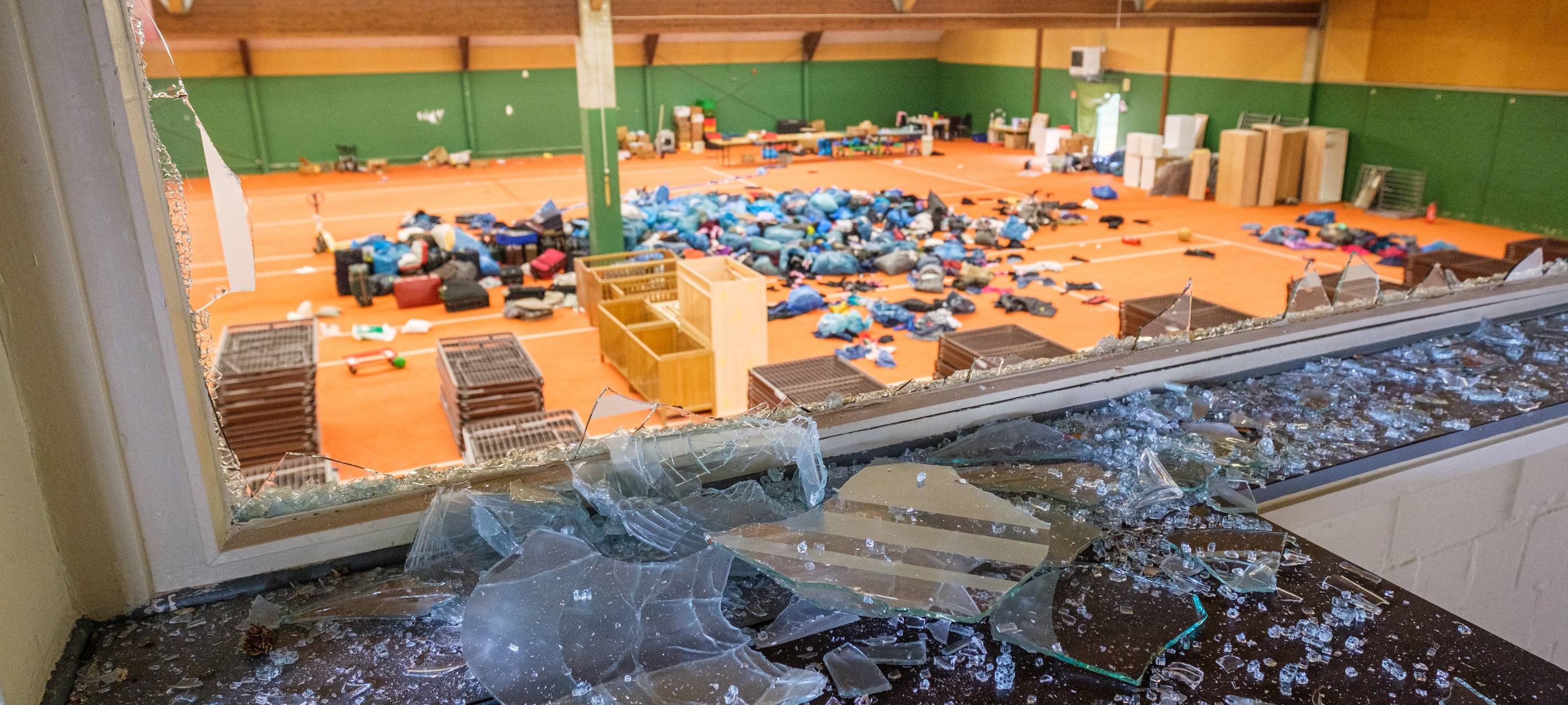 Aufgebrochene Fenster im Spendenlager der Flüchtlingshilfe Gelsenkirchen