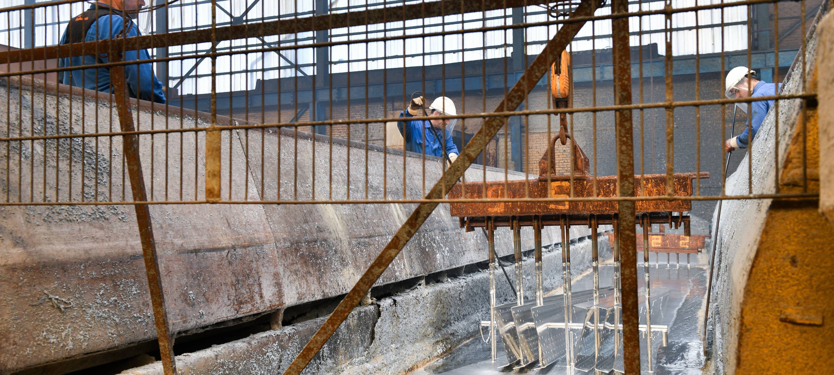 Mitarbeiter in der Firma ZINQ im Gelsenkirchener Stadthafen