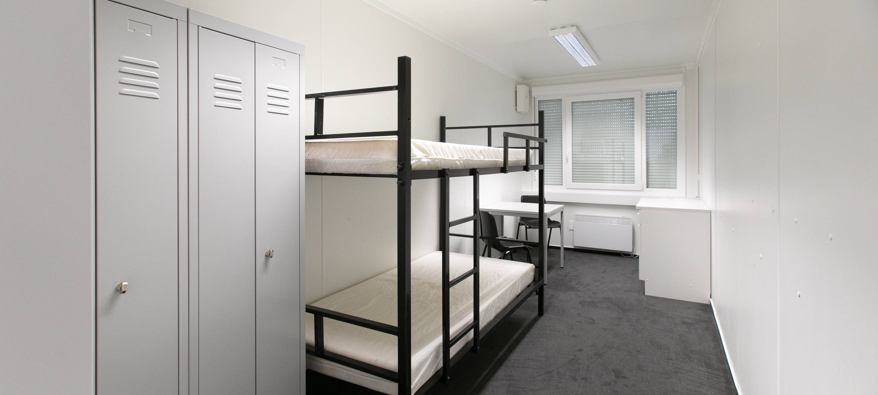 Bett in einer Flüchtlingsunterkunft