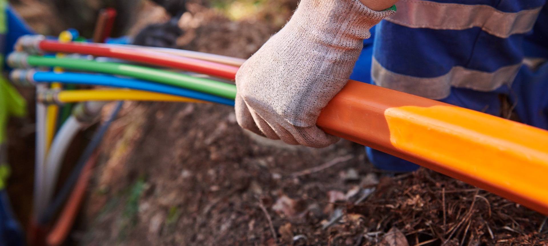 Glasfaserkabel wird verlegt