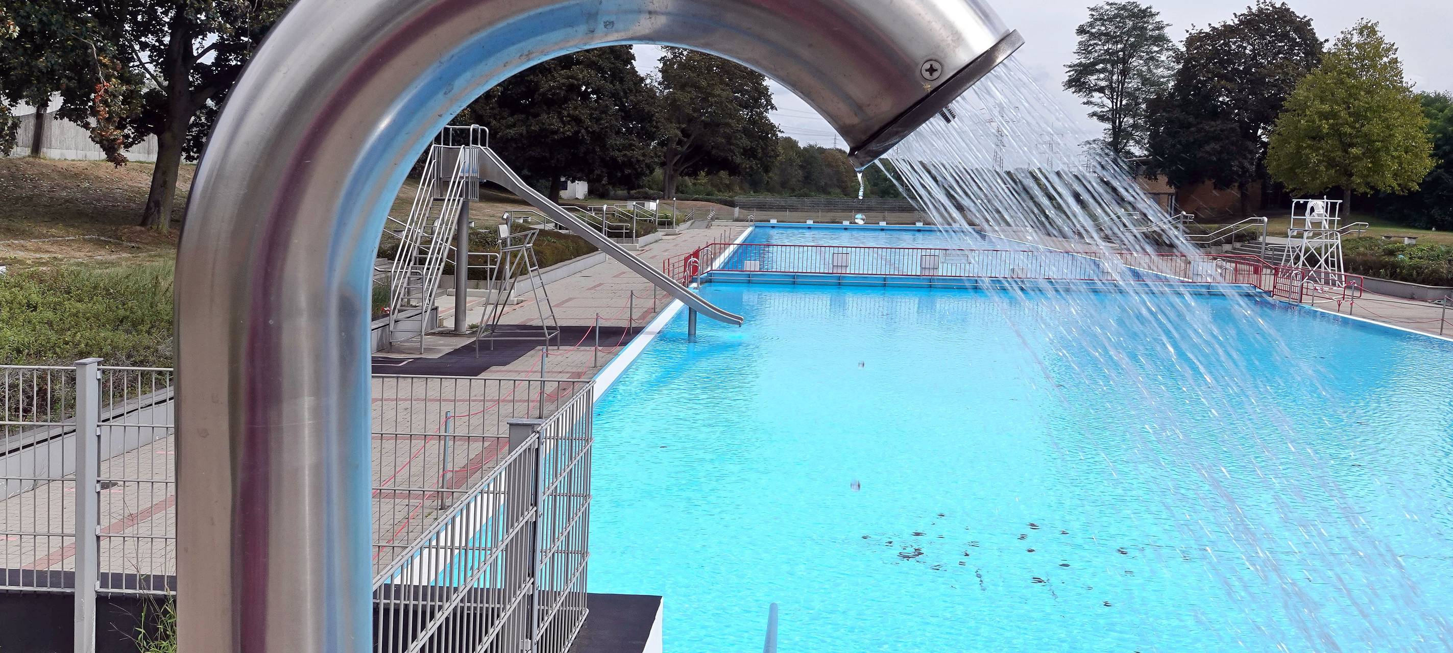 Schlechtes Wetter: Bottroper Stenkhoffbad dicht