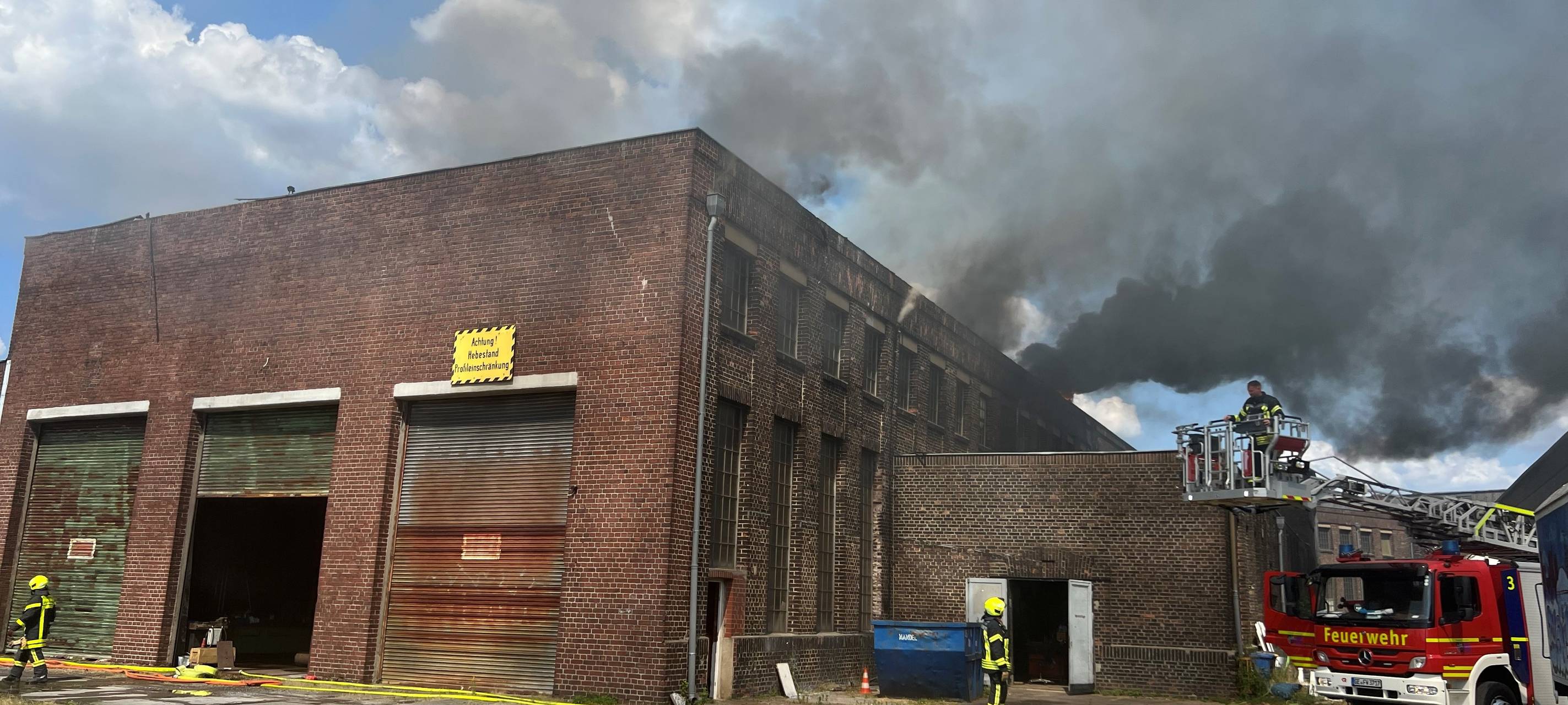 Alte Lokomotive bei Brand in Bismarck beschädigt