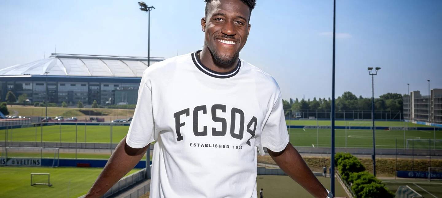 Schalke verpflichtet neuen Stürmer