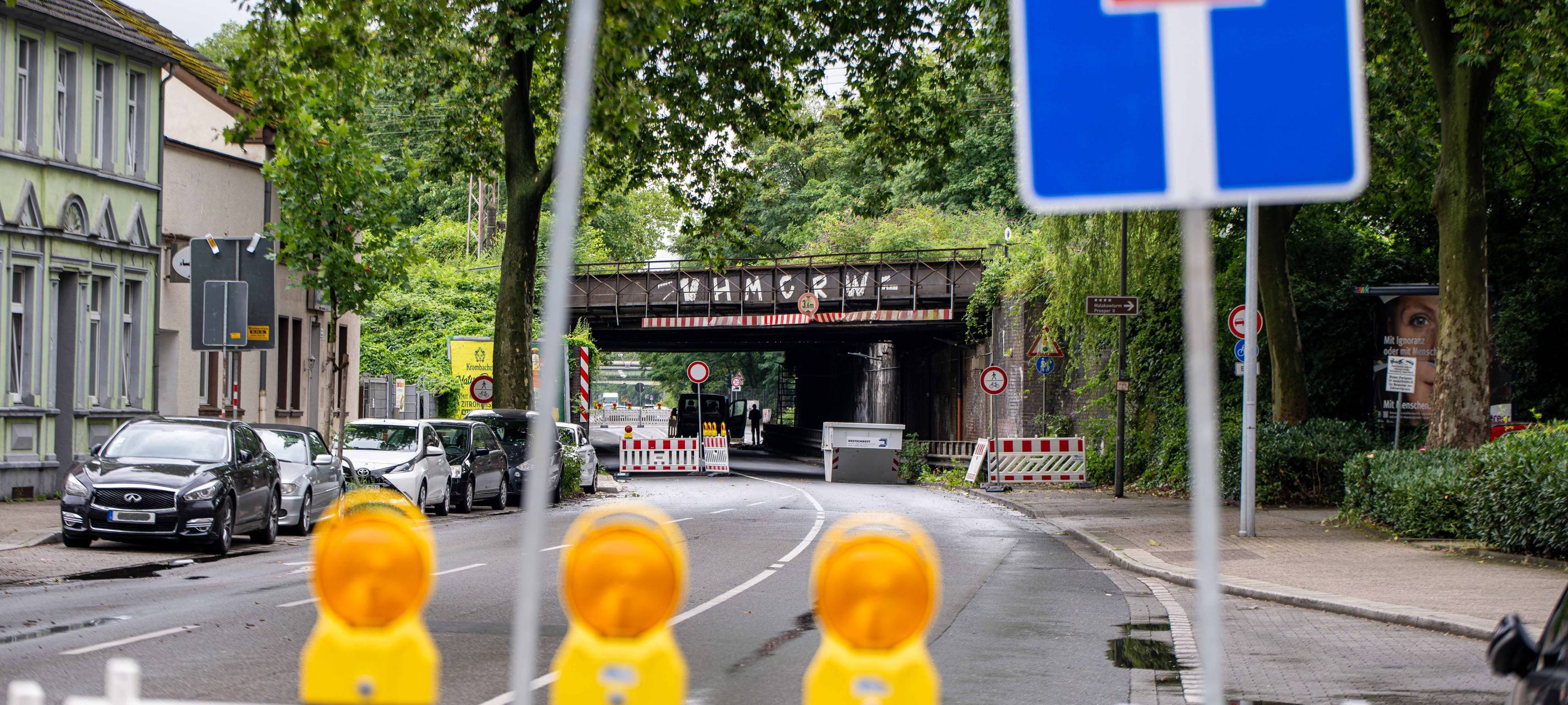 Die gesperrte Brücke an der Prosperstraße in Bottrop-Batenbrock