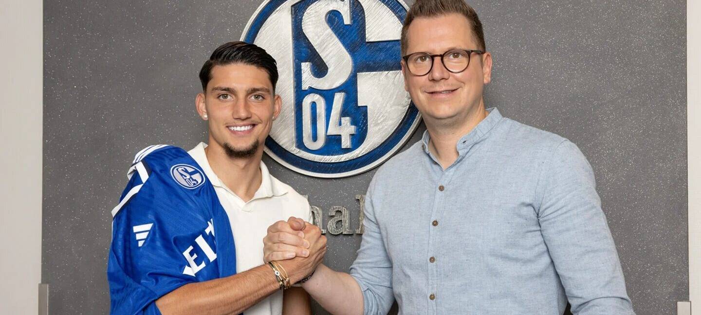 Schalke leiht Angreifer vom FC Bayern aus