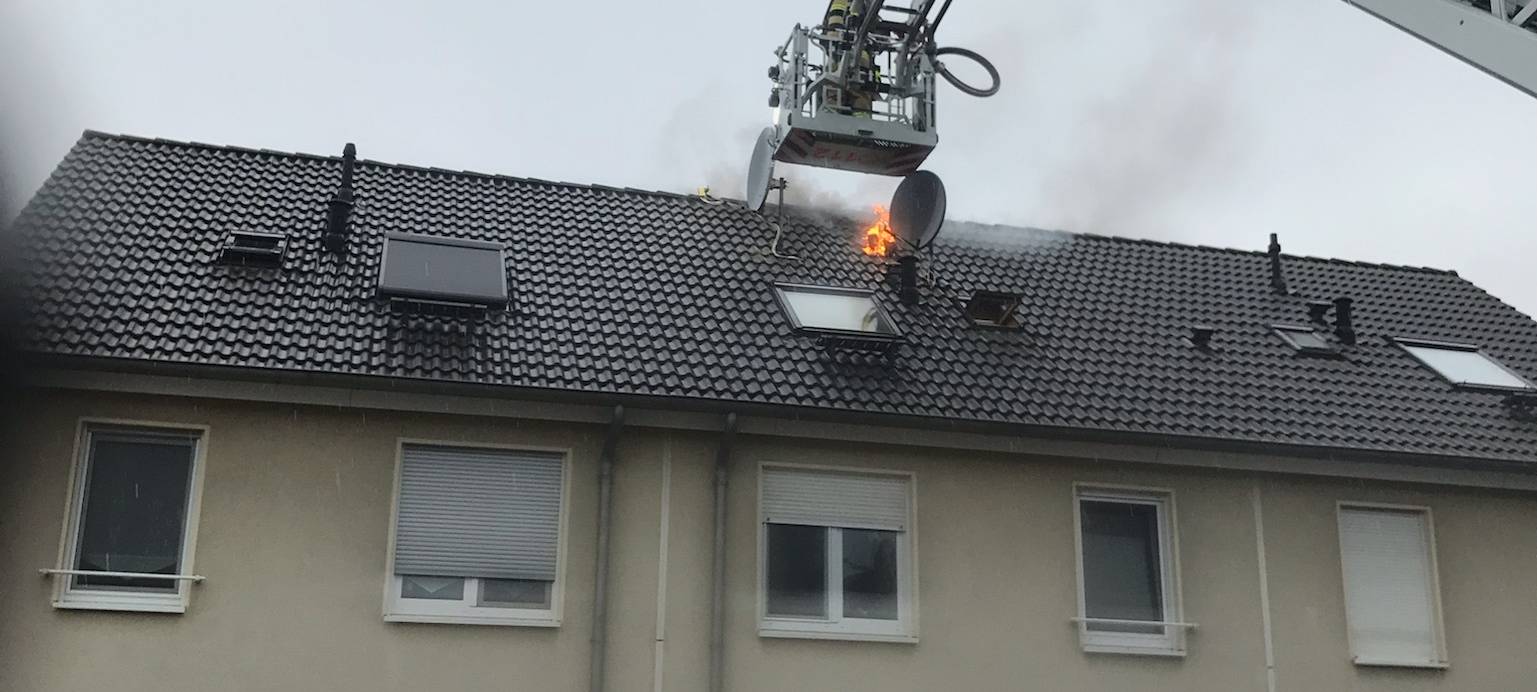 Dachstuhlbrand nach Blitzeinschlag
