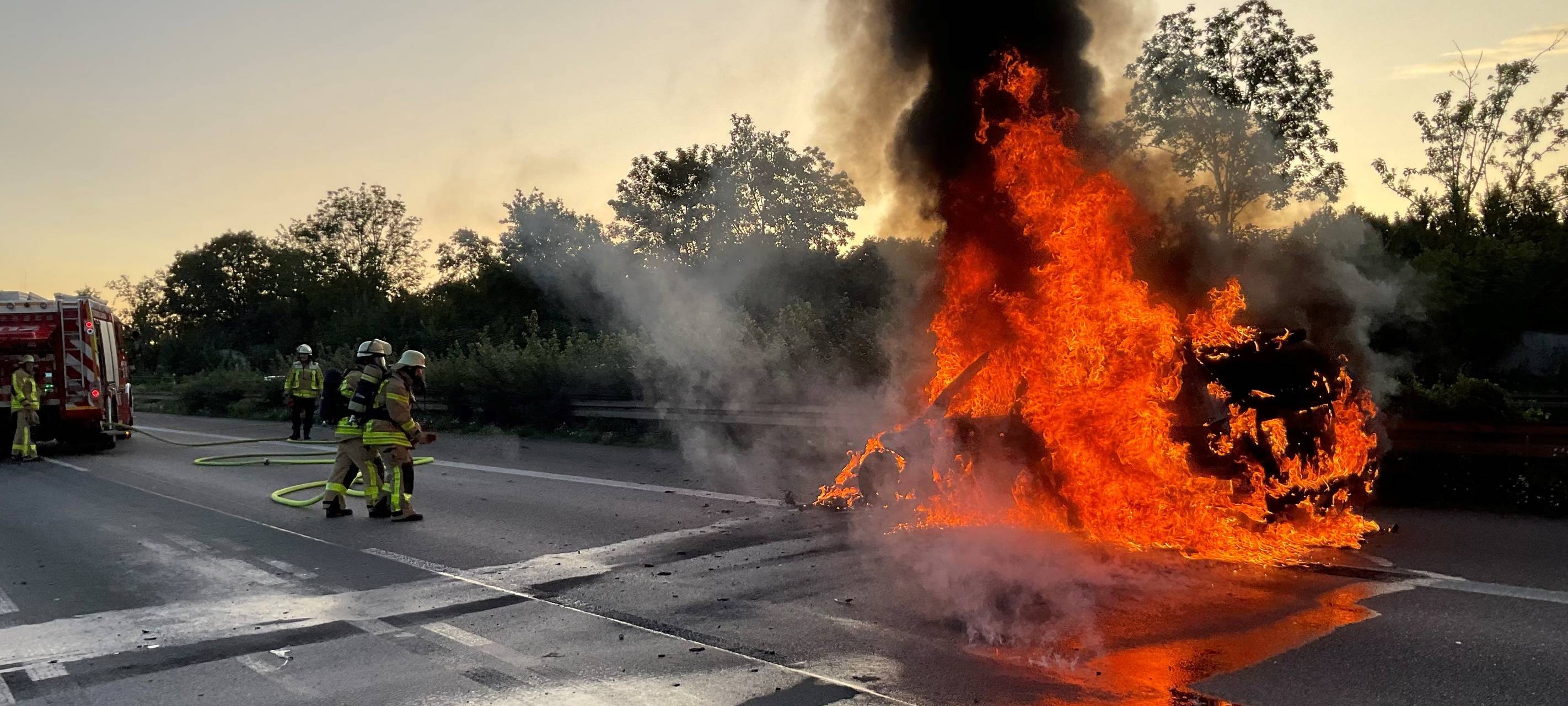 Brennendes Auto auf der A2 bei Bottrop