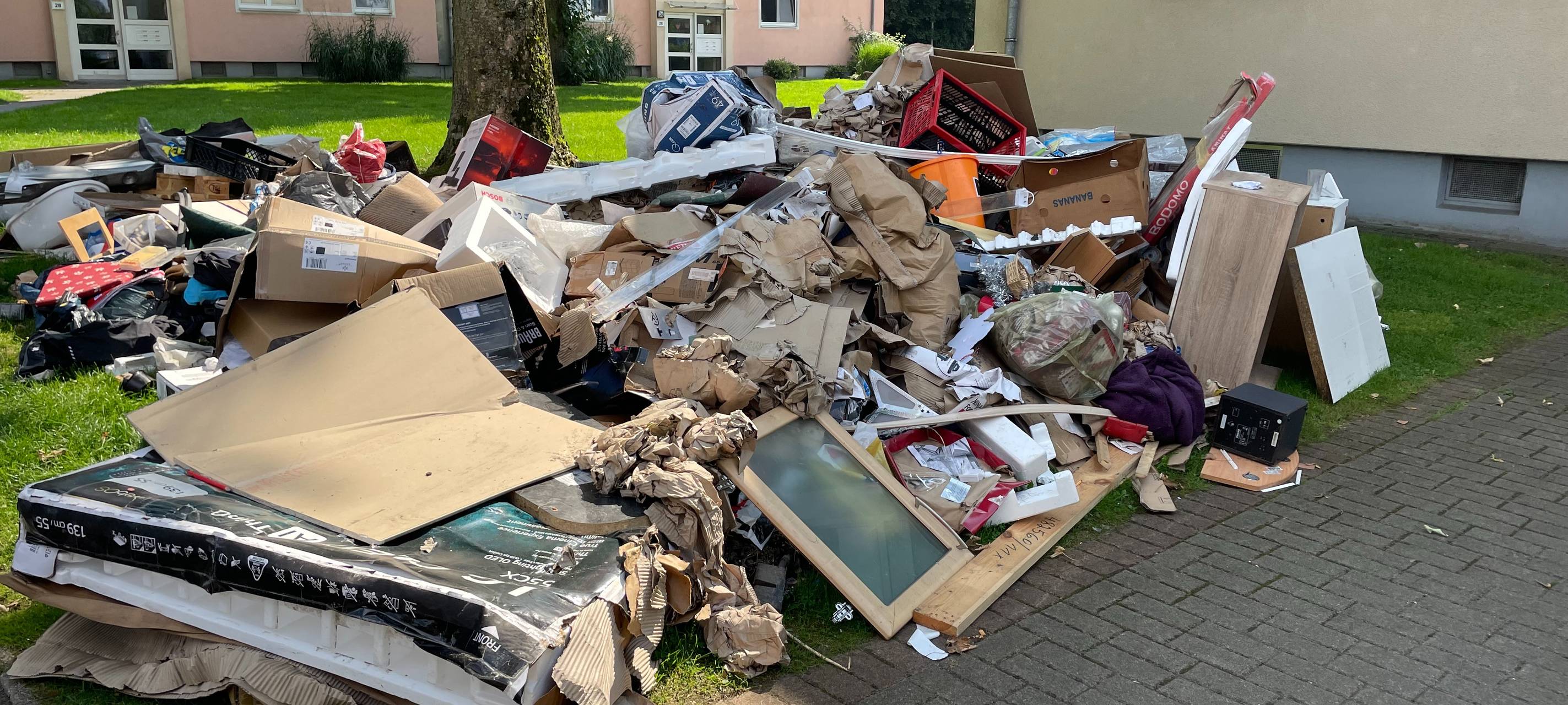 Aufräumen nach Jahrhundert-Starkregen in Gelsenkirchen