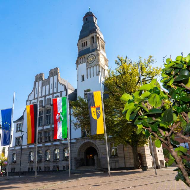 Flaggen auf halbmast Rathaus Gladbeck