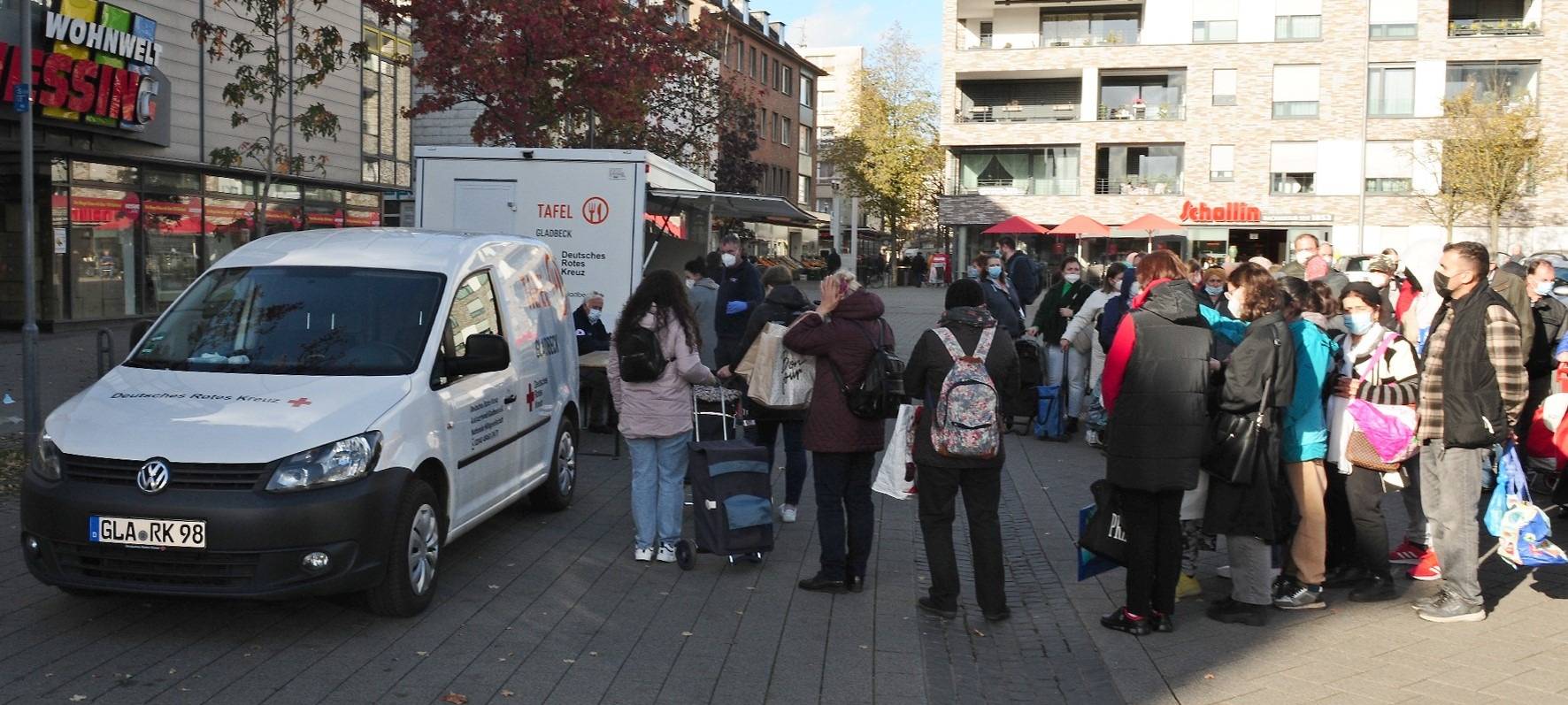 Lebensmittel-Tüten für Bedürftige in unseren Städten