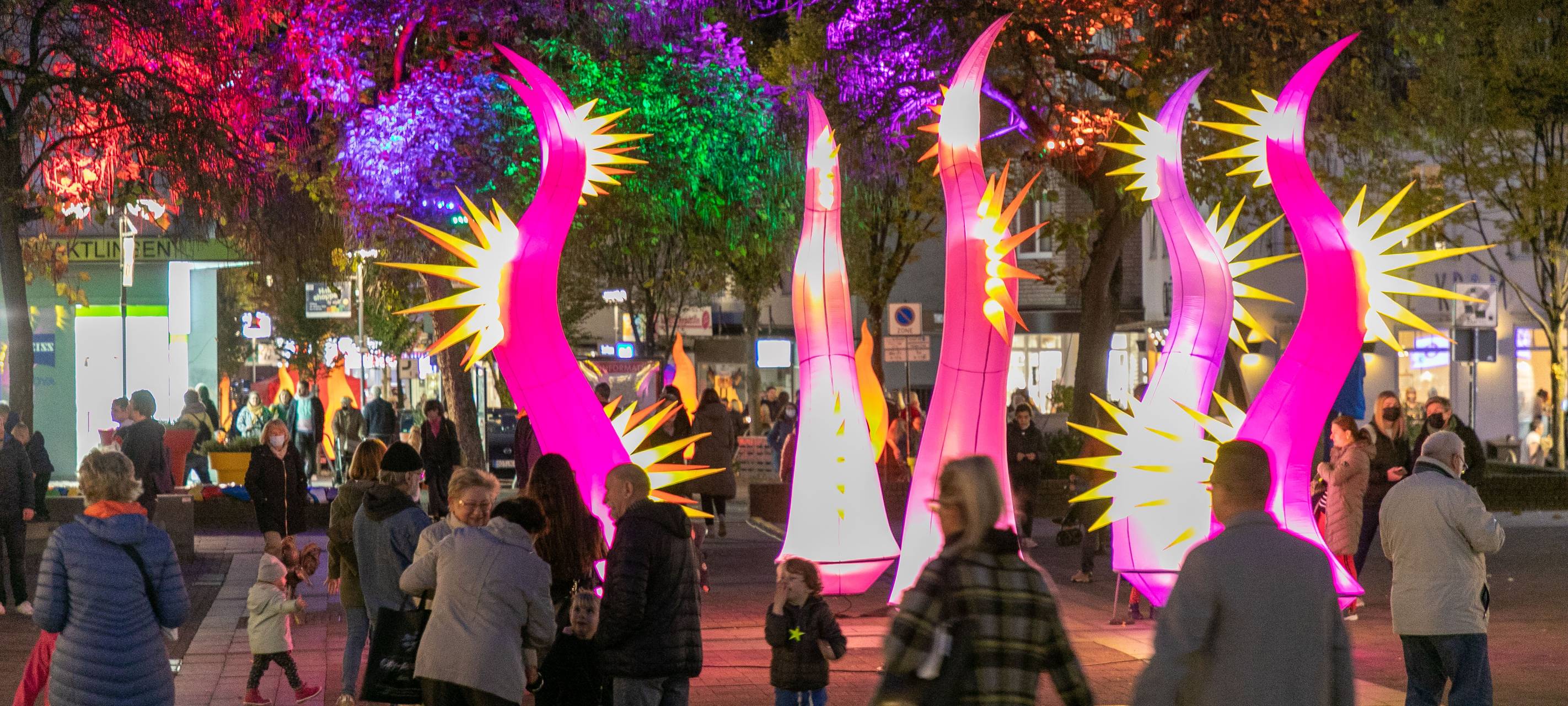 "Heimat shoppen by night" in Bottrop