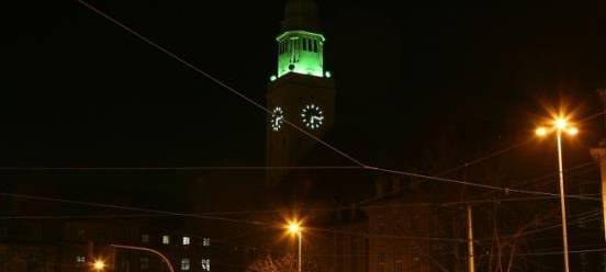 Gebäude in Gelsenkirchen leuchten grün