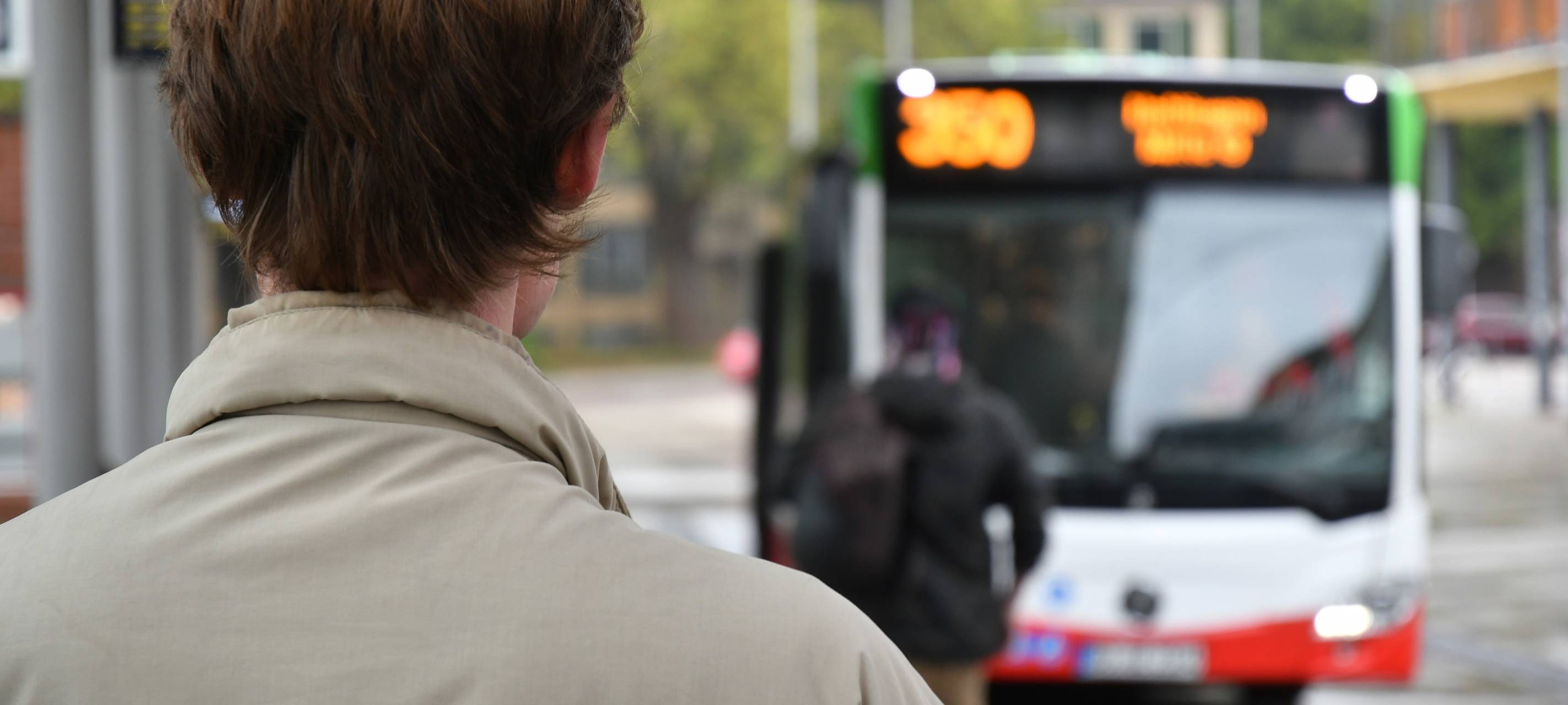 Busse und Bahnen fahren erstmal wieder - bis Dienstag