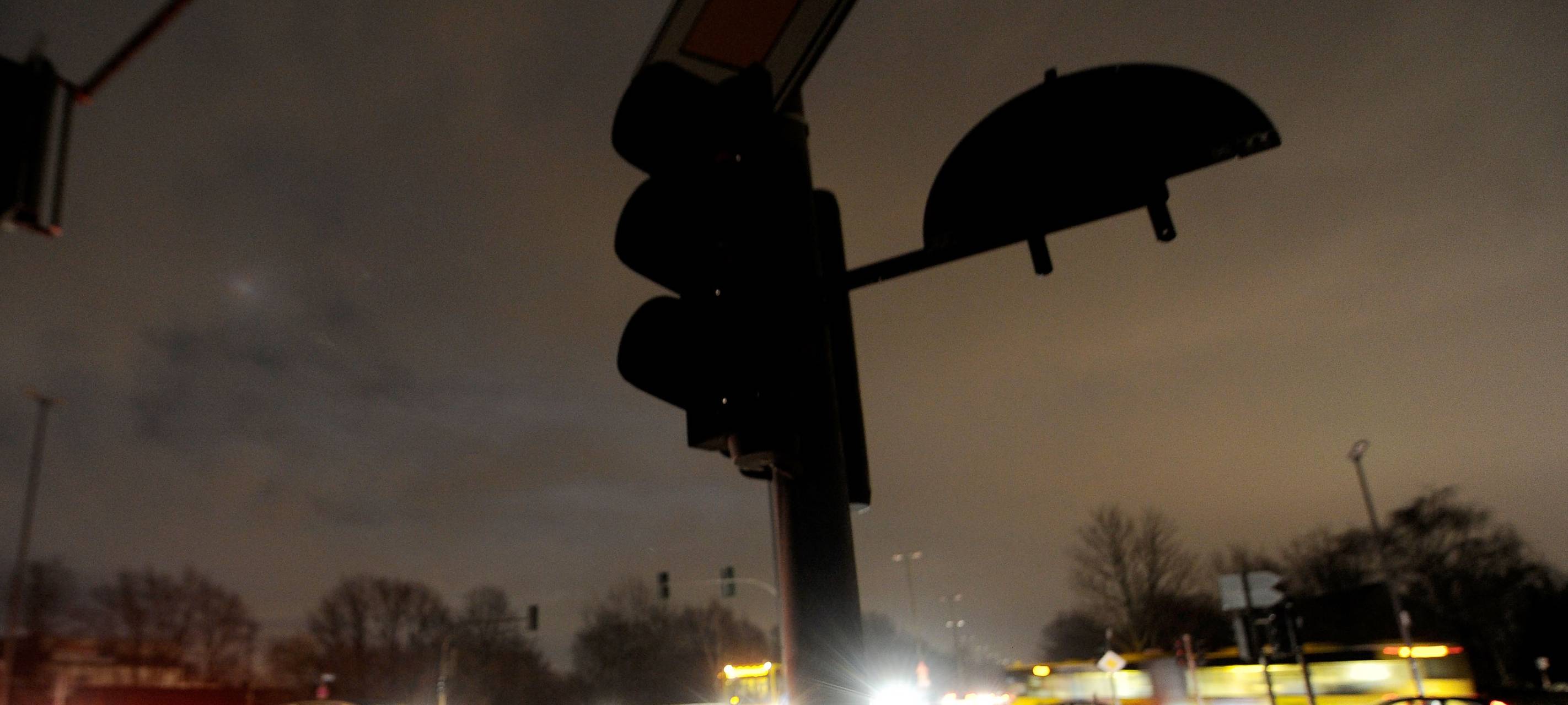 Stromausfall: Ampeln und Straßenlaternen sind dunkel