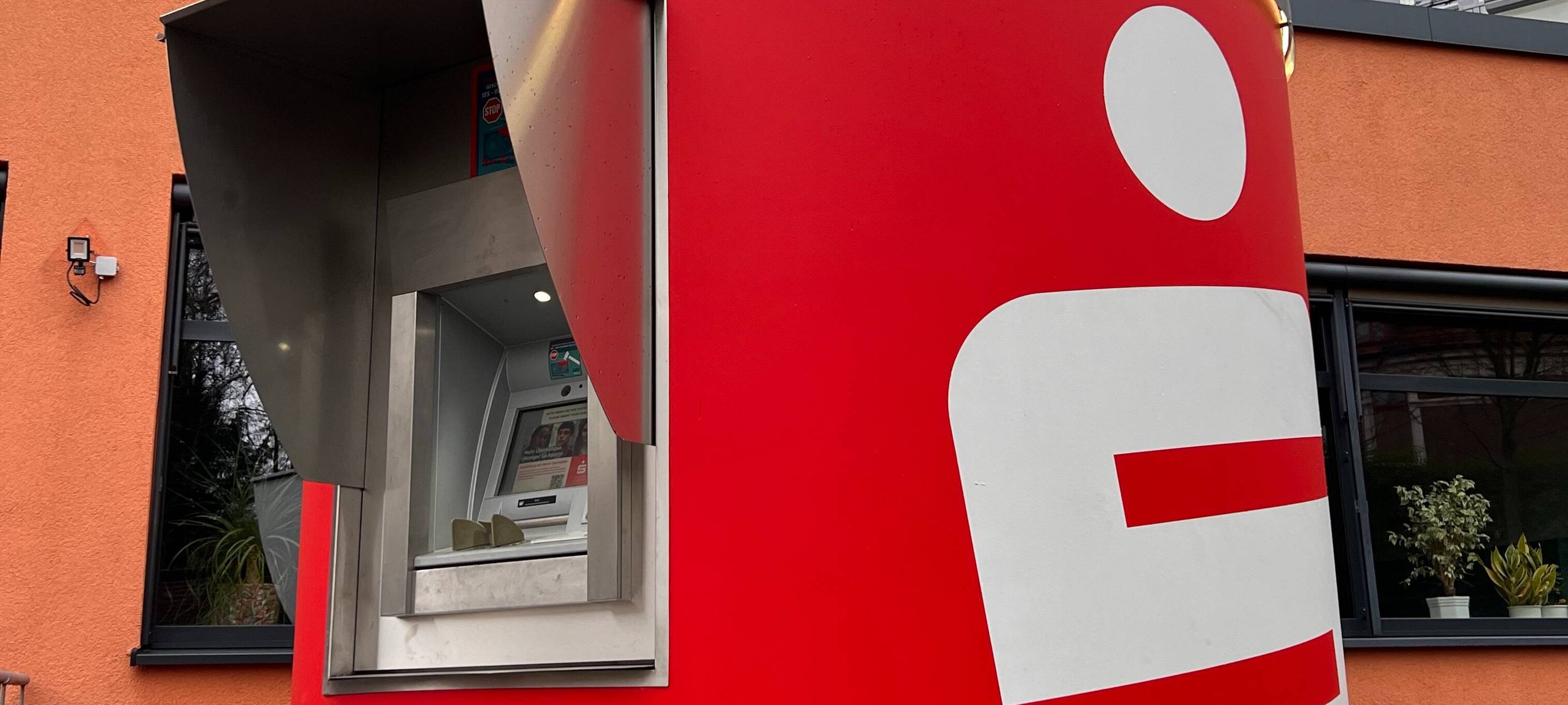 Provisorischer Geldautomat in Heßler aufgestellt