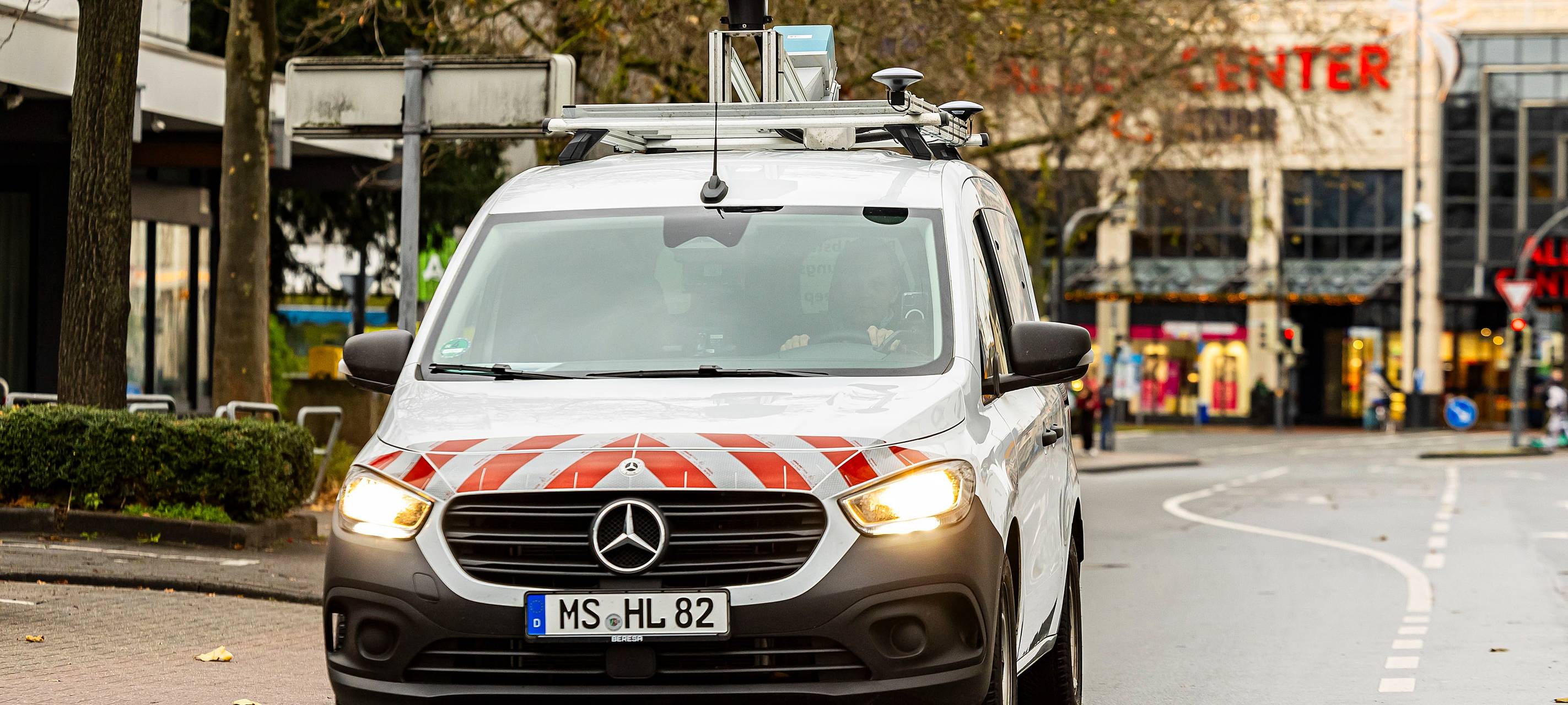 Kamera-Autos machen Bilder von unseren Straßen