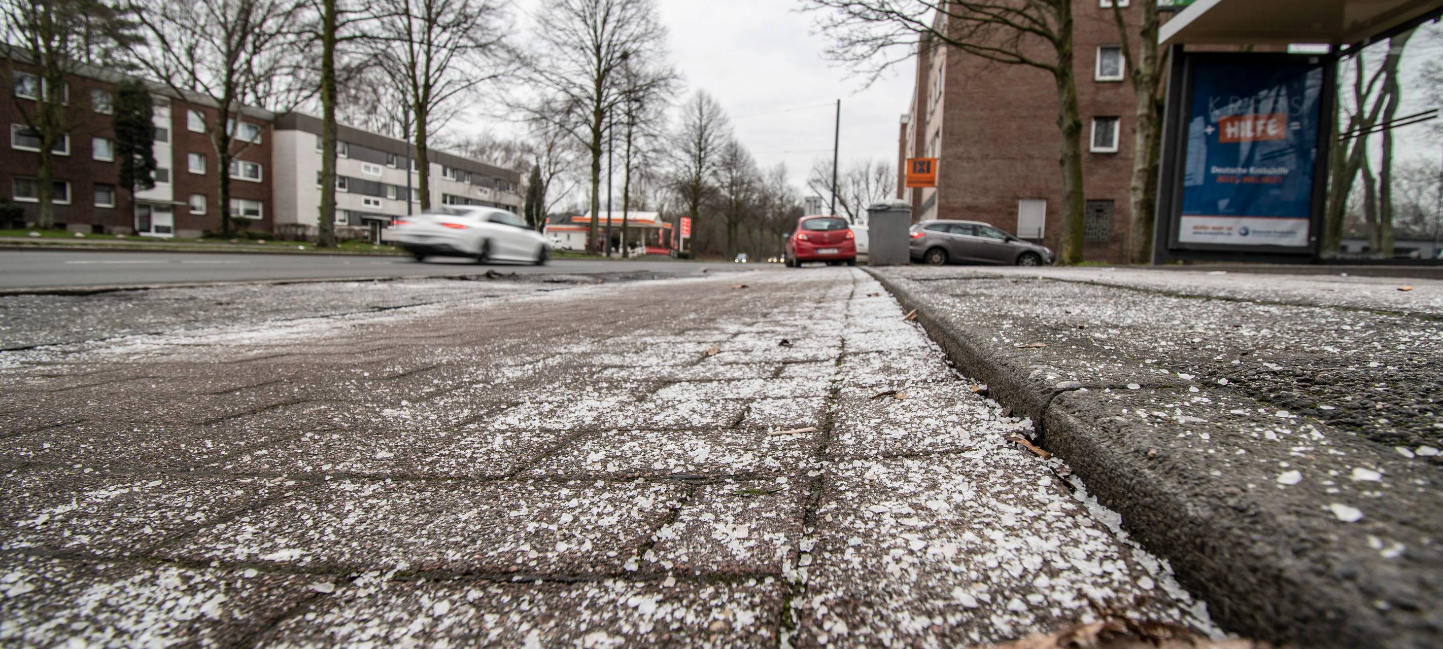 Busse werden auf glatten Straßen ausgebremst