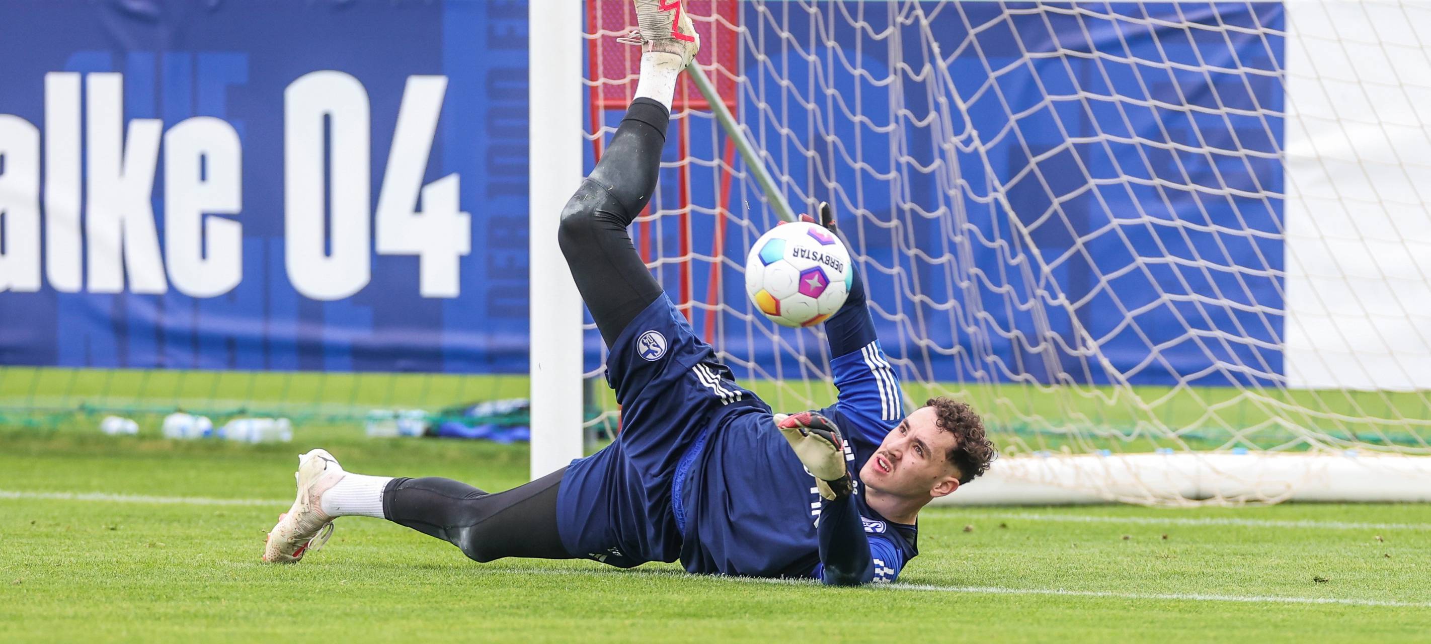 FC Schalke verleiht Torwart