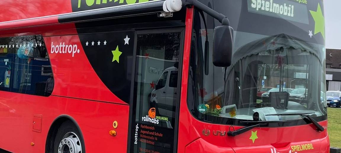 Spielmobil beim Bottroper Karnevalsumzug dabei